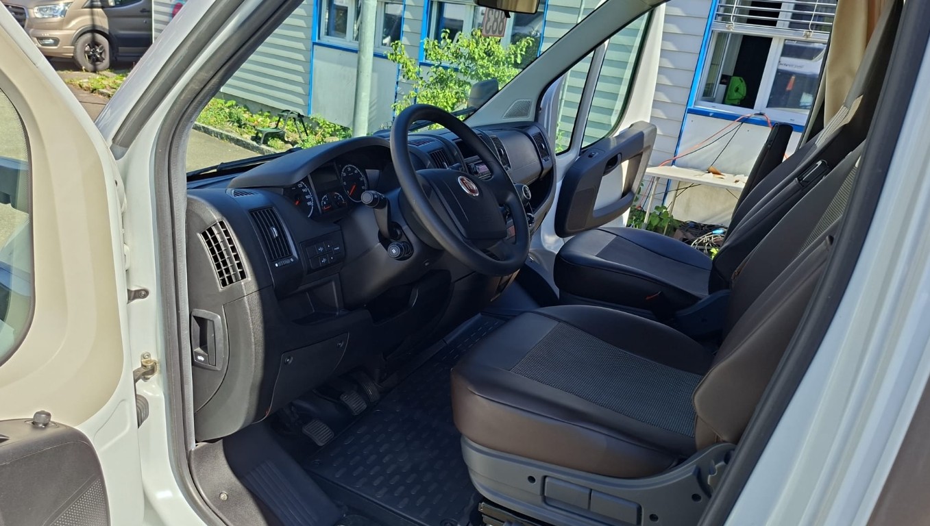 SUNLIGHT T67 *** Das ideale Wohnmobil für Urlaub mit Hund – komplett reisefertig eingerichtet**4er Veloträger*Radio *Hubbett vorne*-image-9
