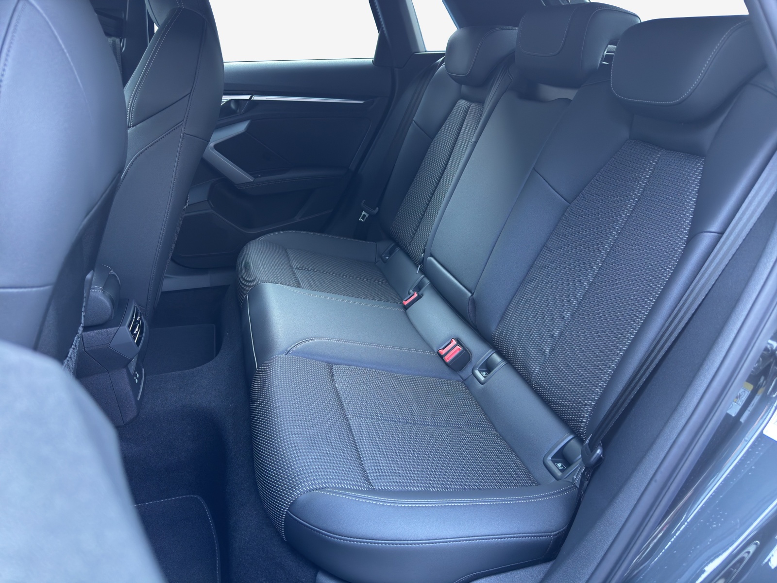AUDI A3 Sportback TFSI 110 kW Attraction S tronic-image-11
