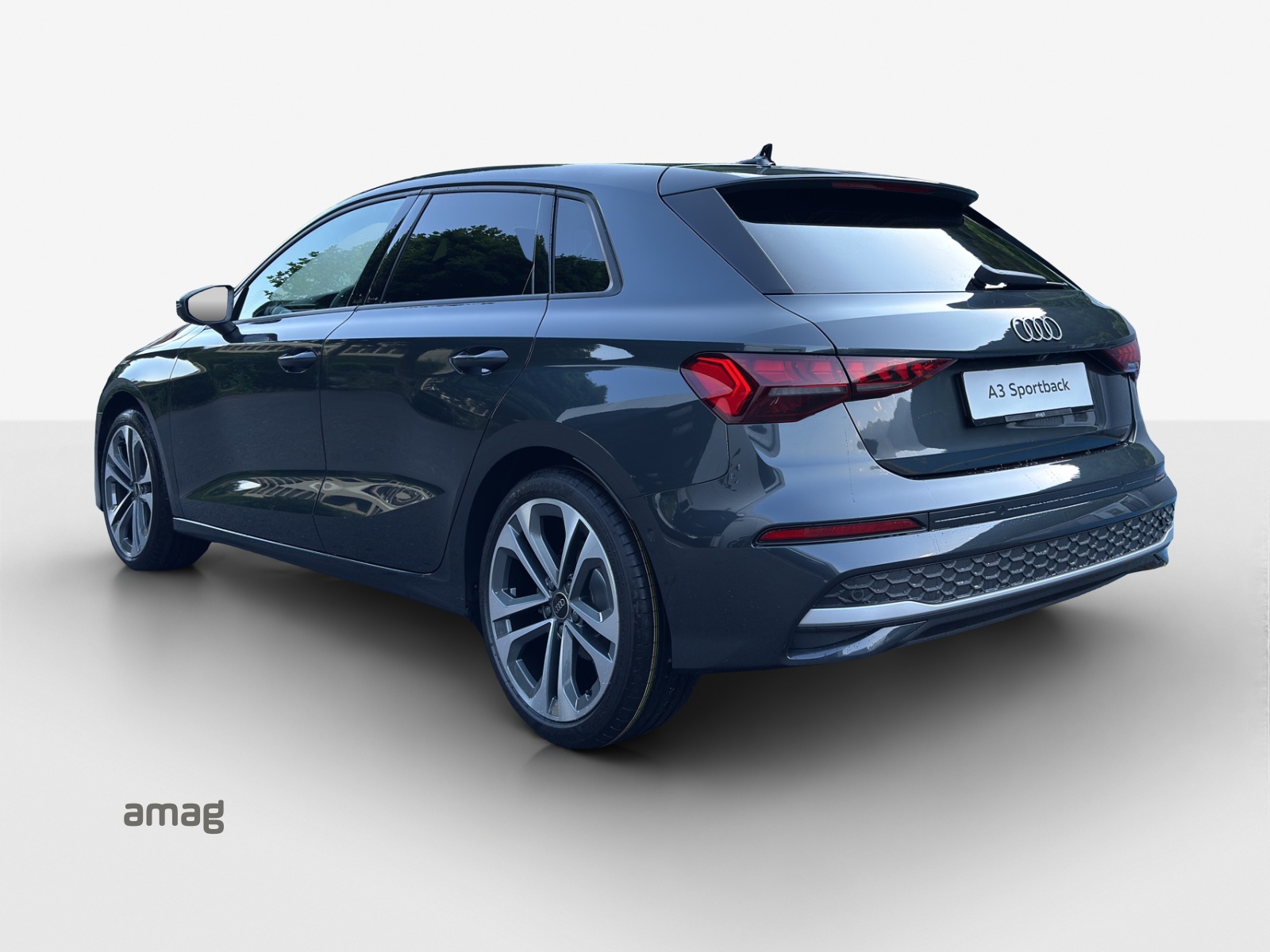 AUDI A3 Sportback TFSI 110 kW Attraction S tronic-image-2