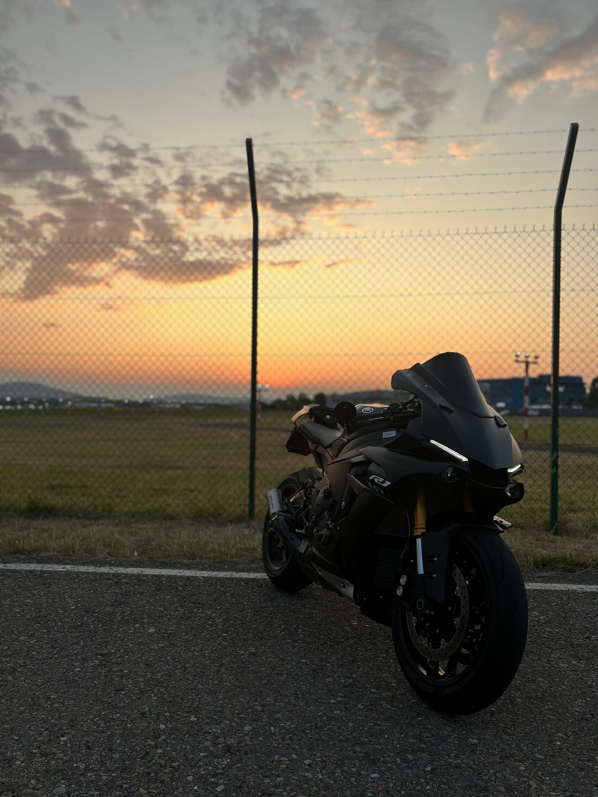 YAMAHA YZF-R1 ABS-image-3