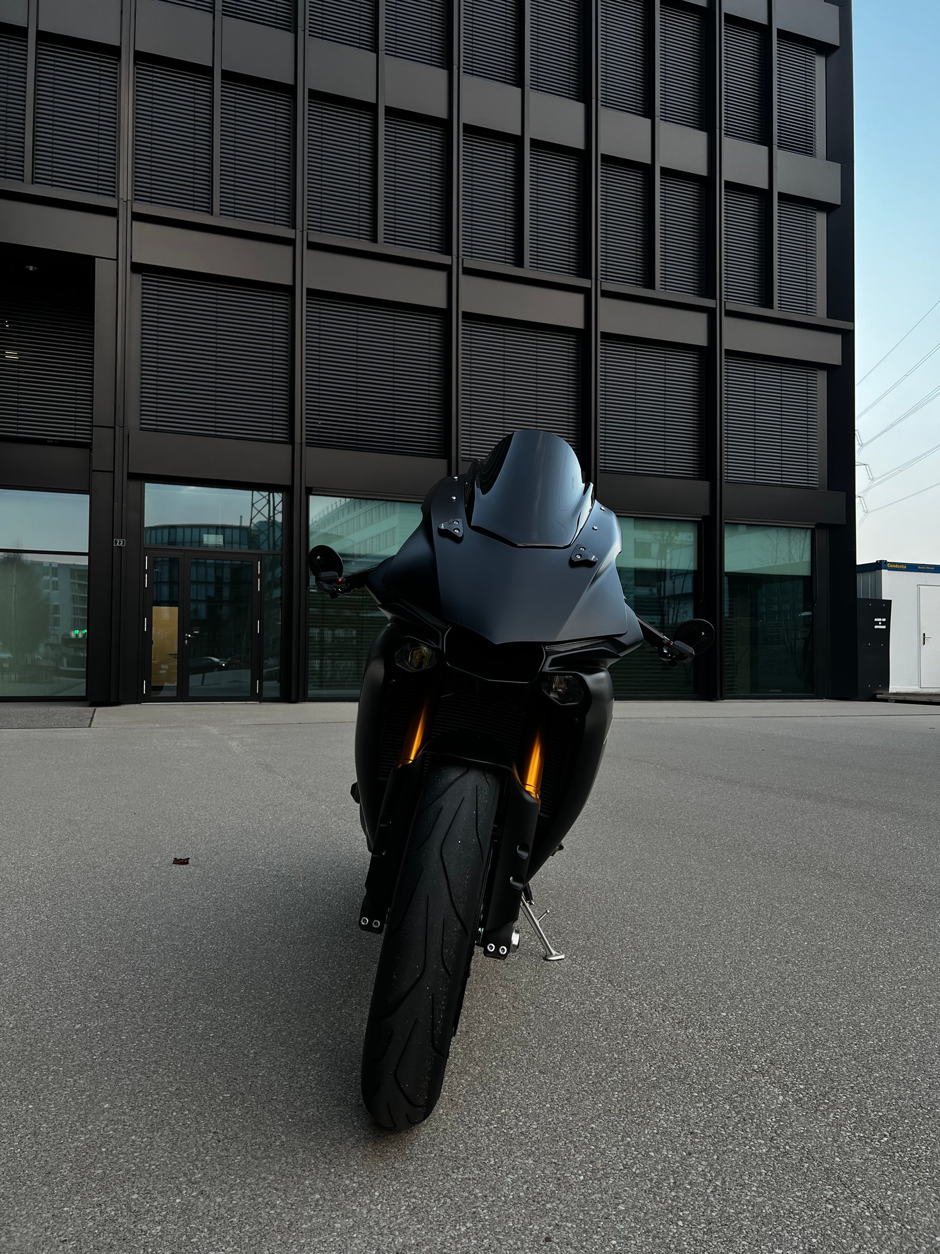 YAMAHA YZF-R1 ABS-image-1