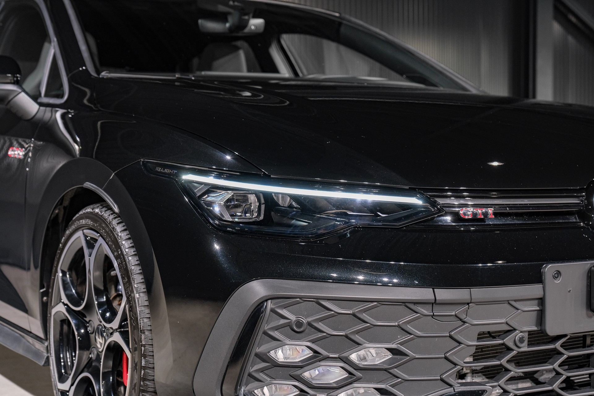 VW Golf 2.0 TSI GTI DSG *VOLLLEDER*-image-25