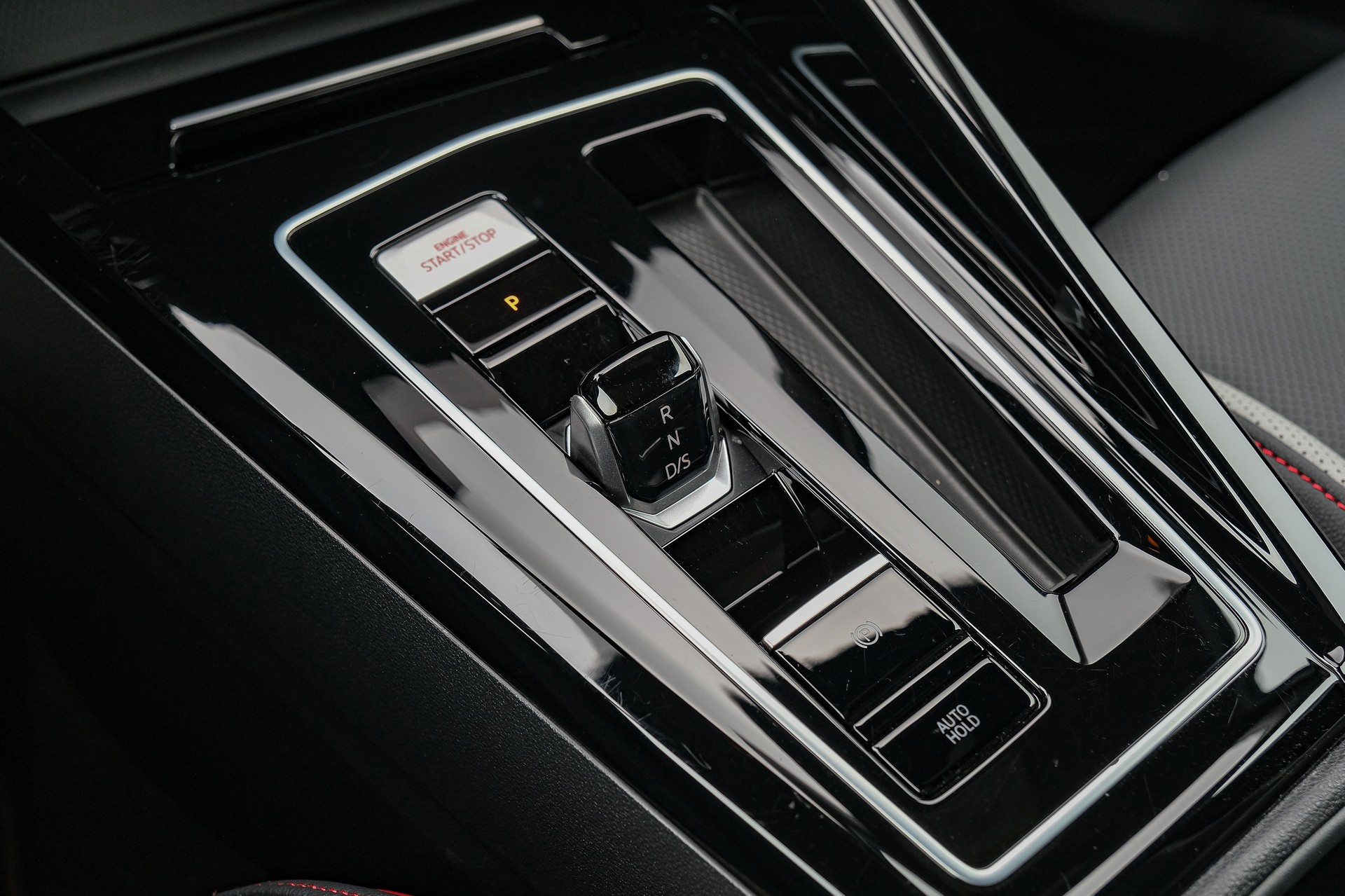 VW Golf 2.0 TSI GTI DSG *VOLLLEDER*-image-18