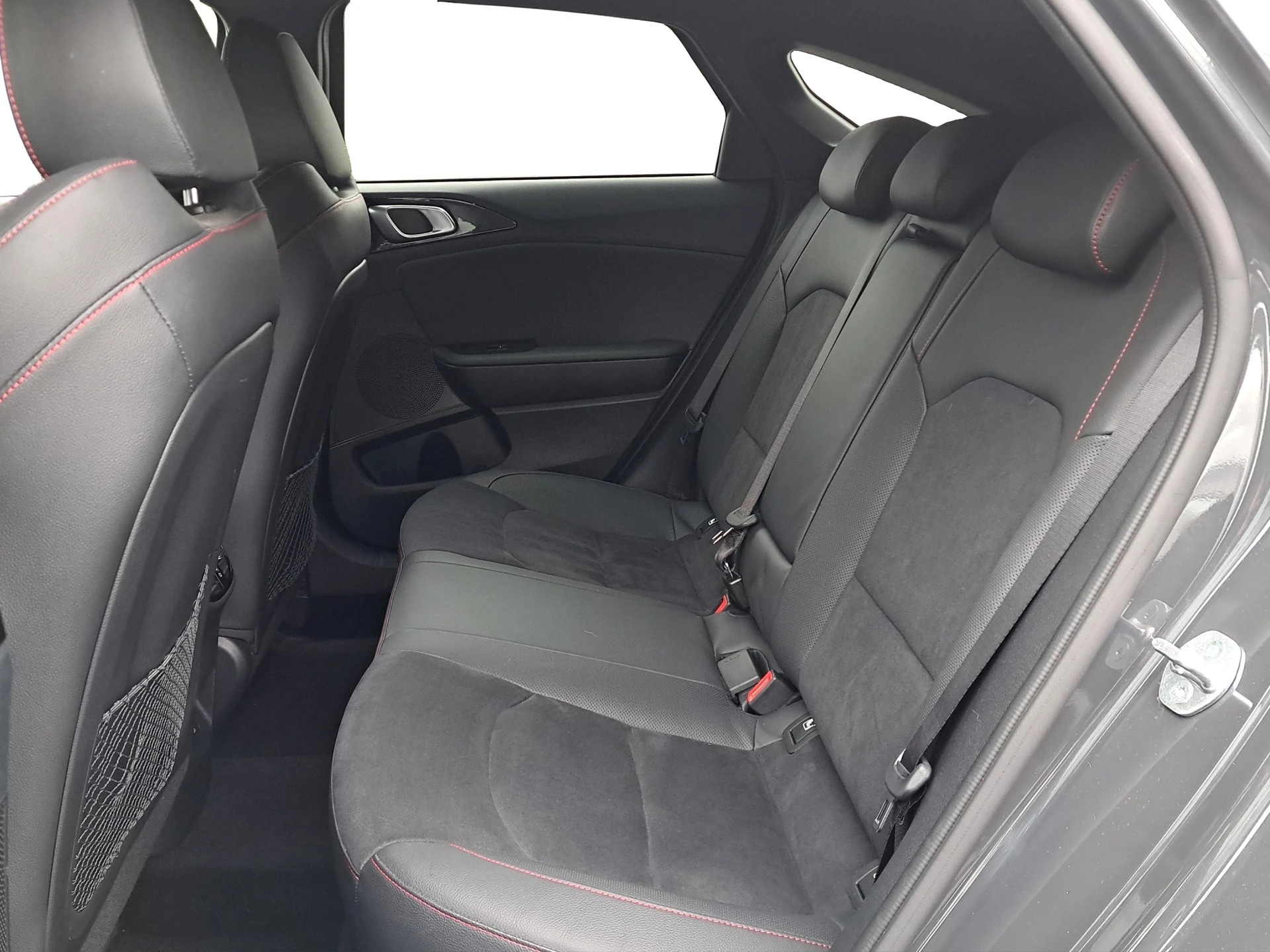 KIA ProCeed 1.6 T-GDi GT DCT-image-6