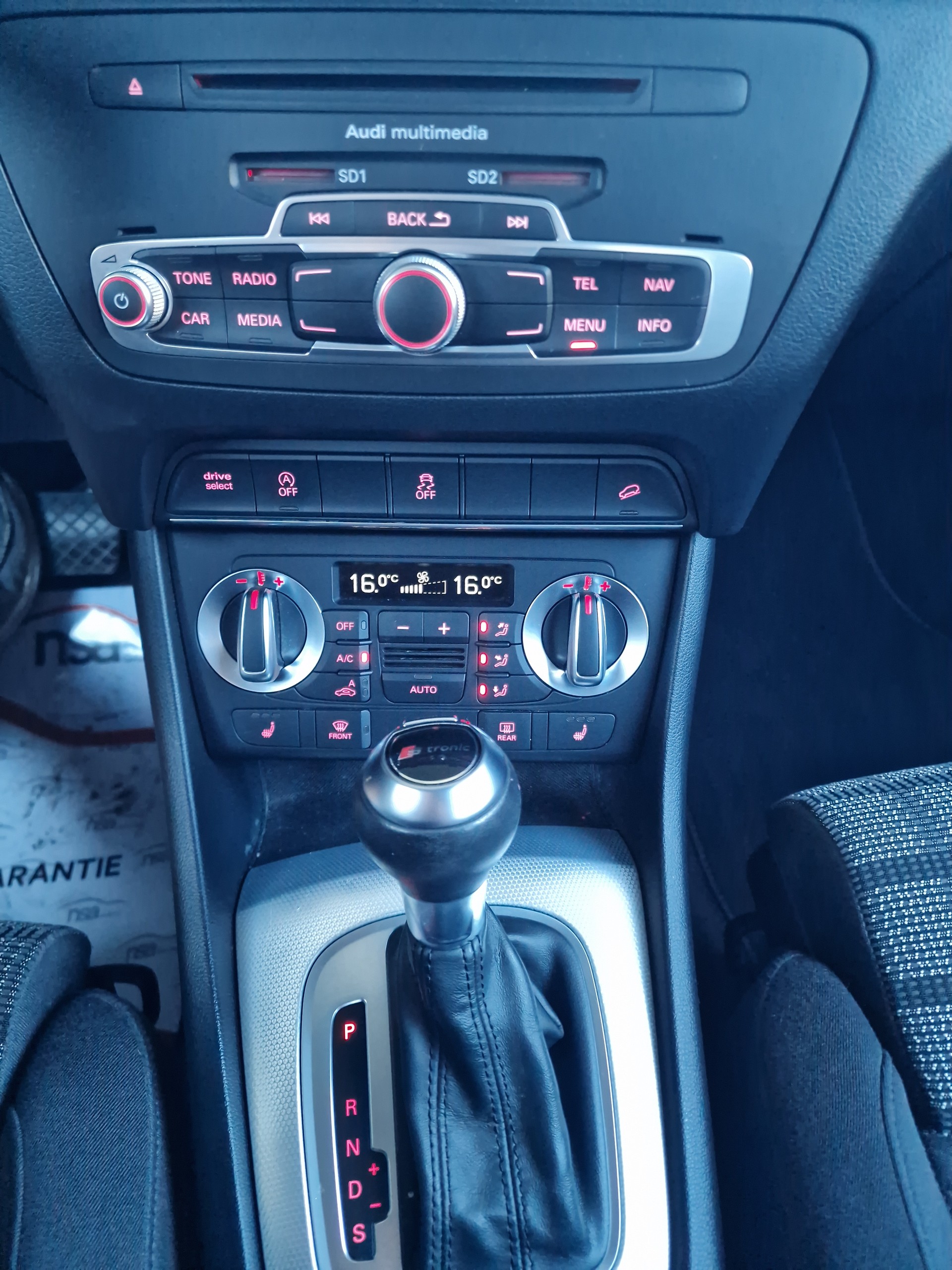 AUDI Q3 2.0 TFSI quattro S-tronic-image-10