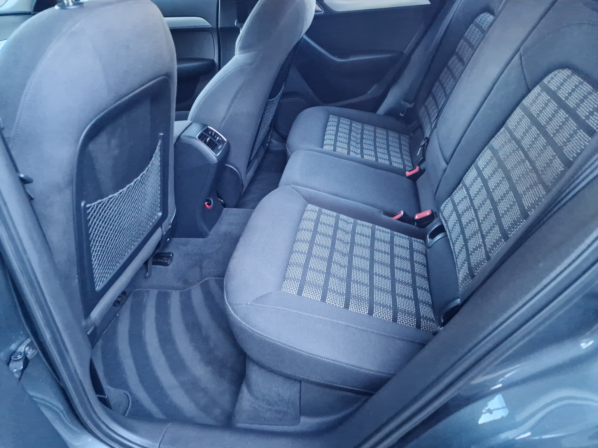 AUDI Q3 2.0 TFSI quattro S-tronic-image-8