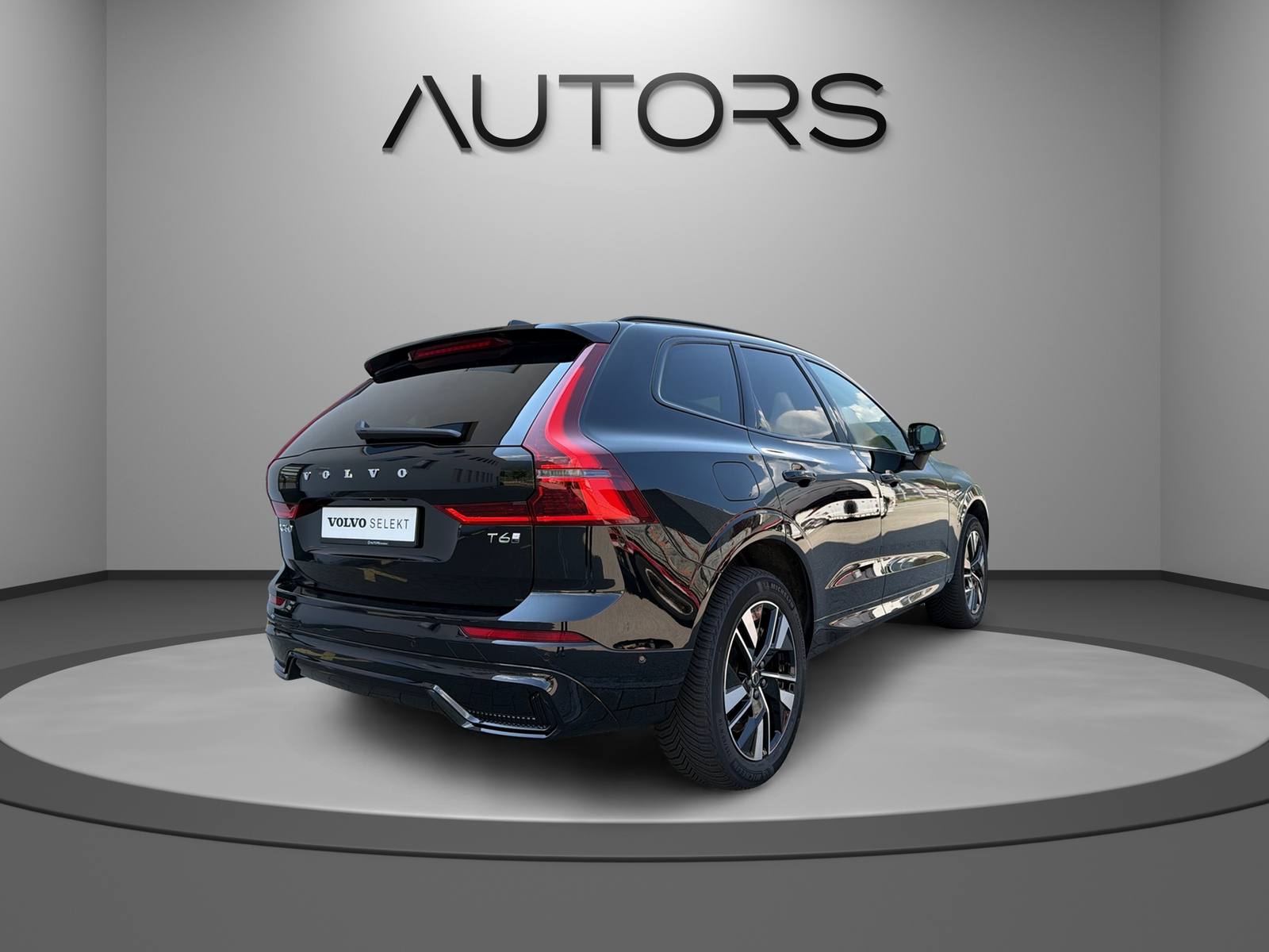 VOLVO XC60 T6 eAWD PluginHybrid Plus Dark Geartronic-image-4