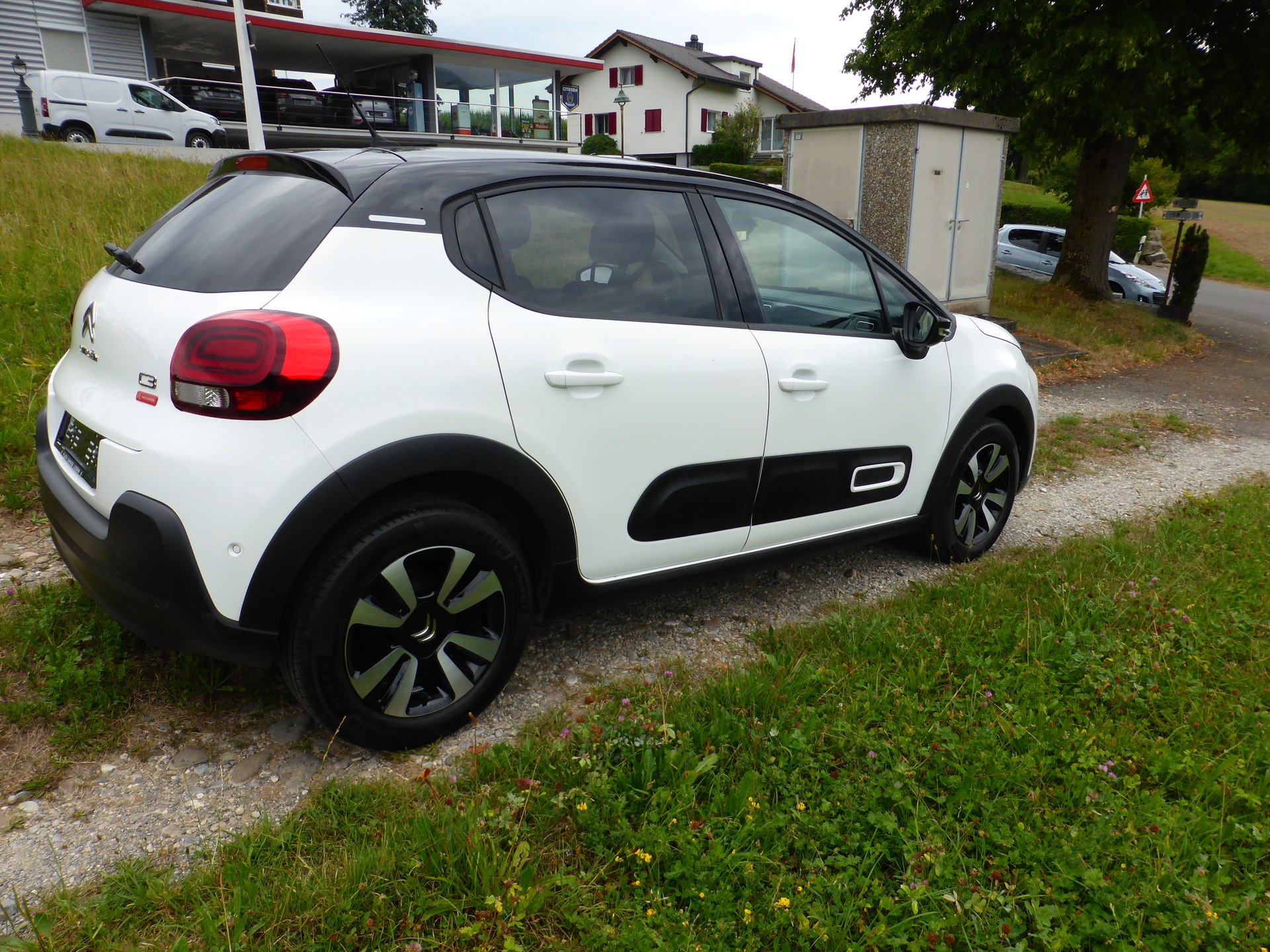 CITROEN C3 1.2i PureTech Shine-image-4