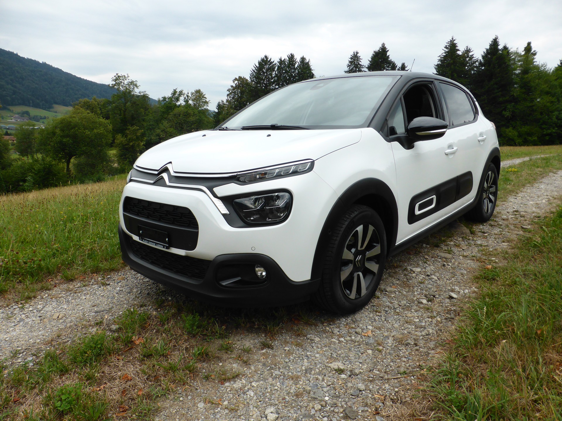 CITROEN C3 1.2i PureTech Shine-image-3