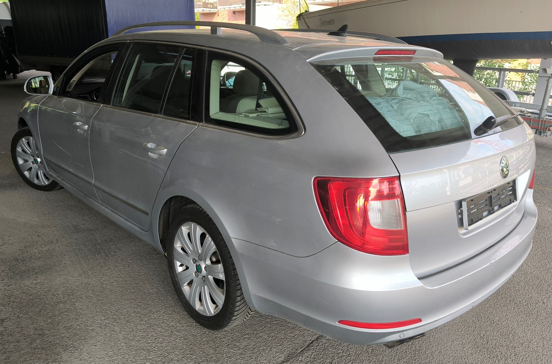 SKODA Superb Combi 3.6 FSI Elegance 4x4 DSG-image-4