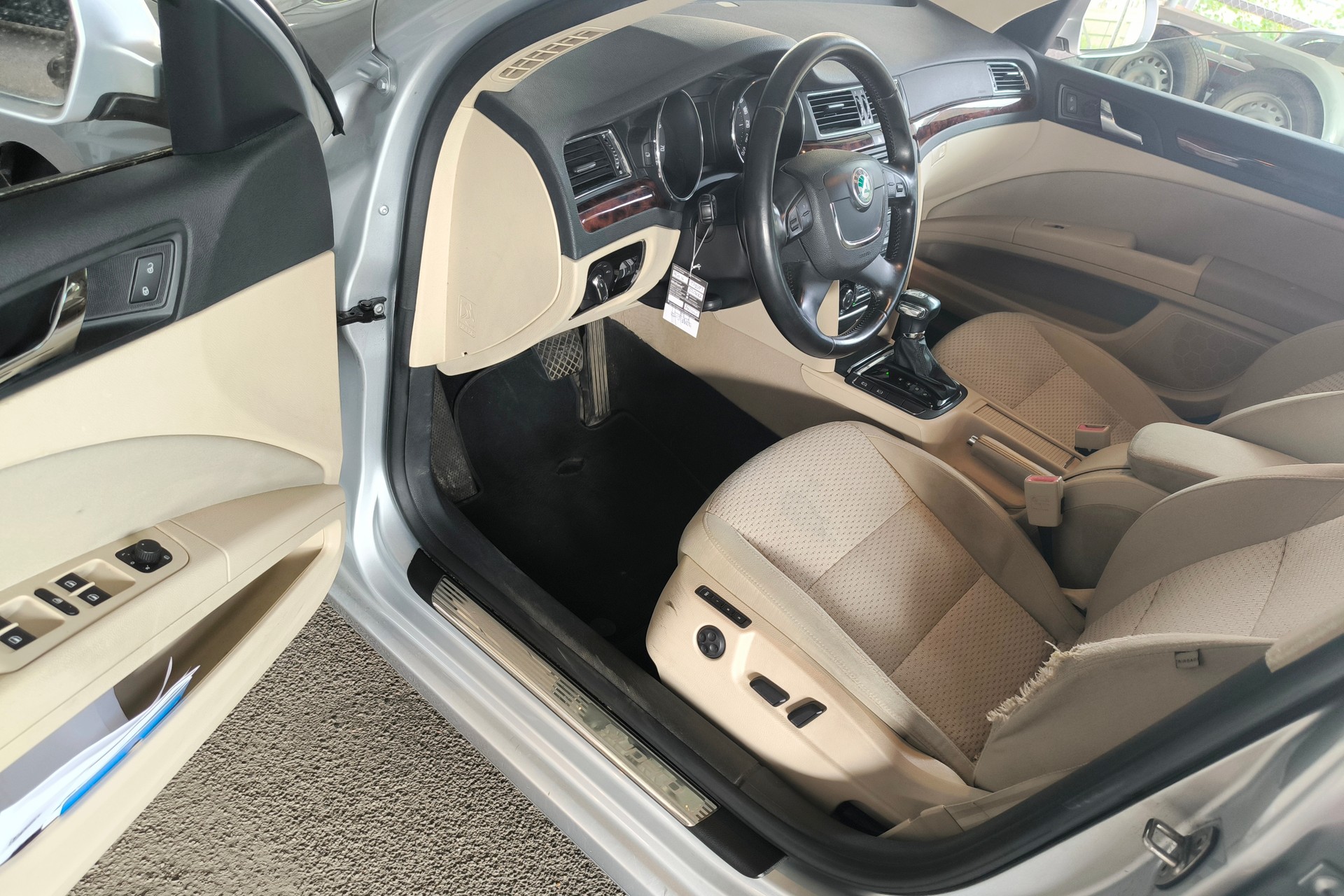 SKODA Superb Combi 3.6 FSI Elegance 4x4 DSG-image-6