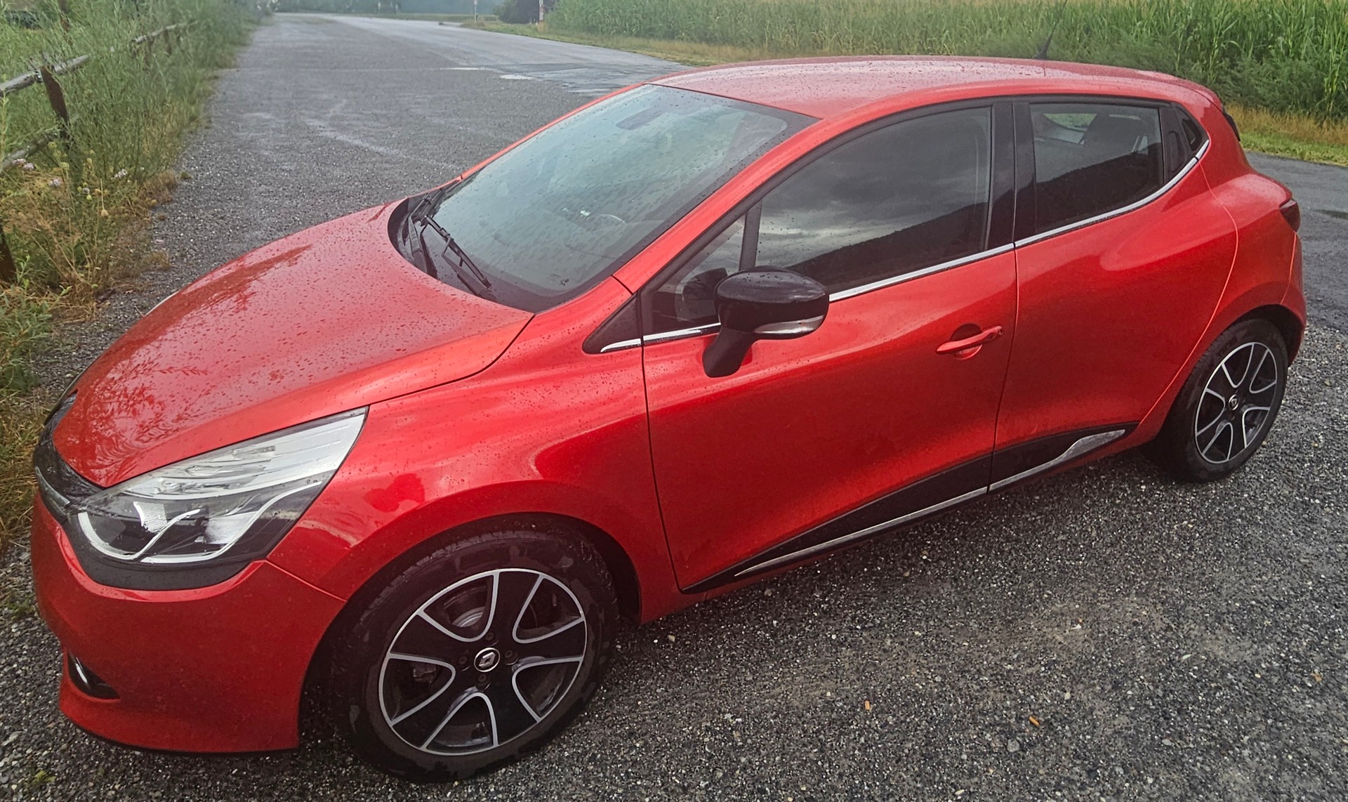 RENAULT 0.9 TCe Swiss Edition S/S