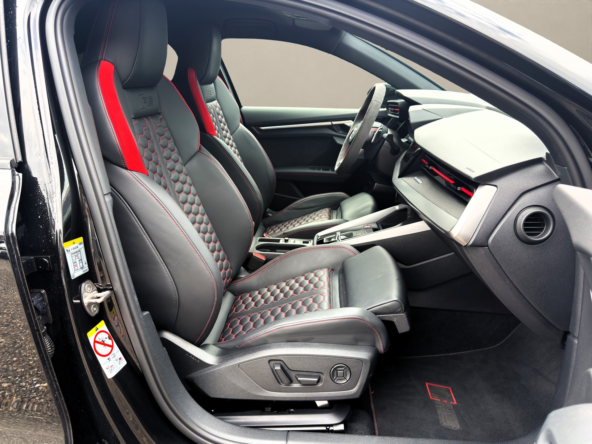 AUDI RS3 ❗Limousine 2.5 TSI quattro❗S-tronic ✅5 Jahre Werksgarantie & 8-fach bereift auf ALU✅-image-9