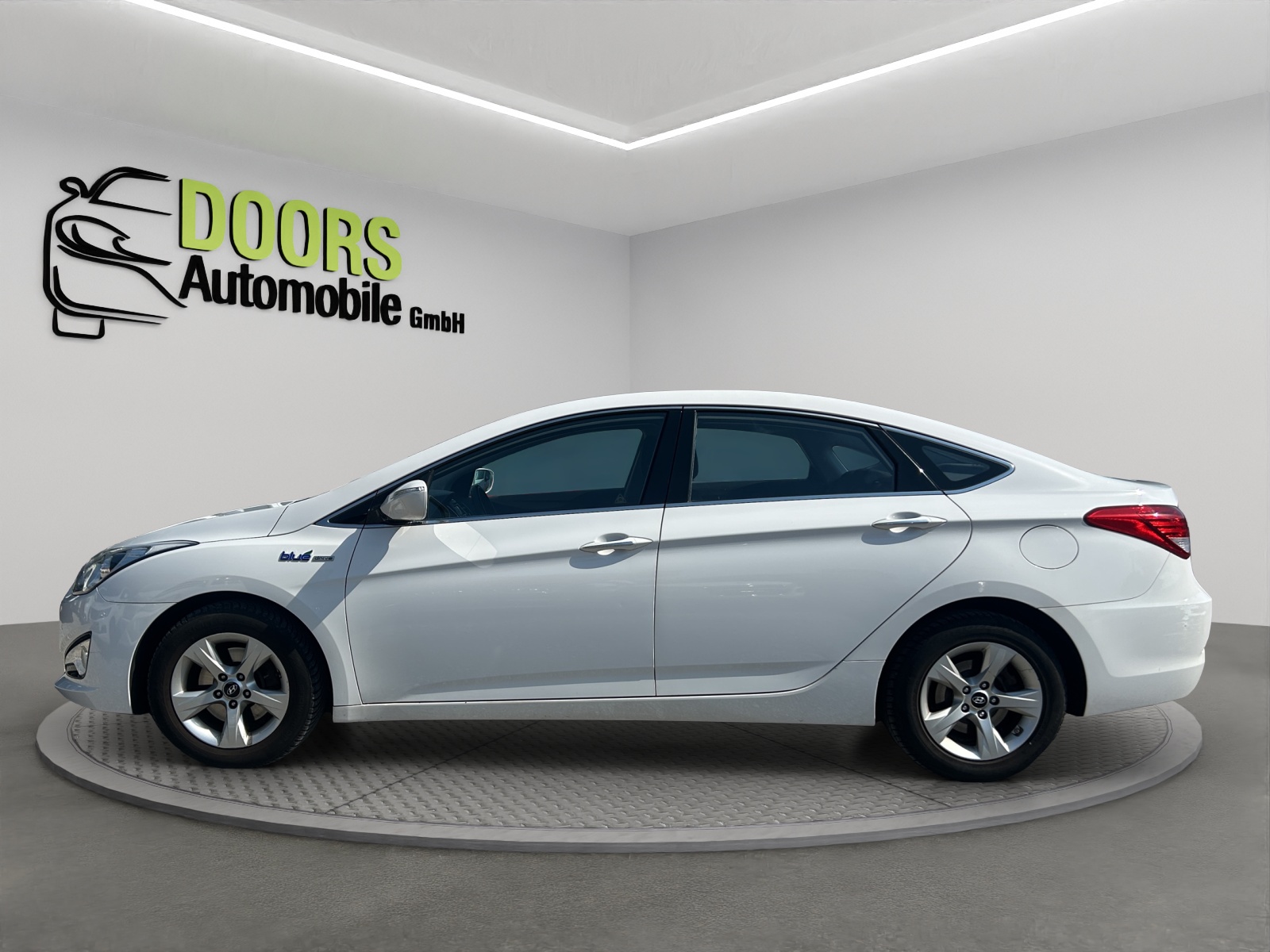HYUNDAI 1.7 Diesel Limusine-image-7