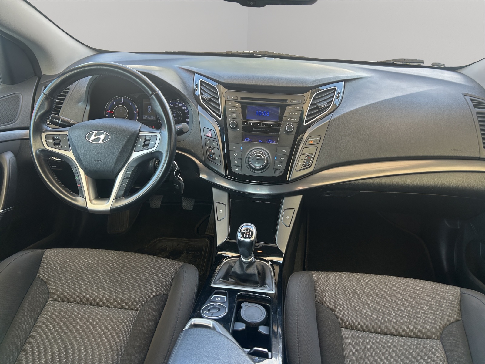 HYUNDAI 1.7 Diesel Limusine-image-8