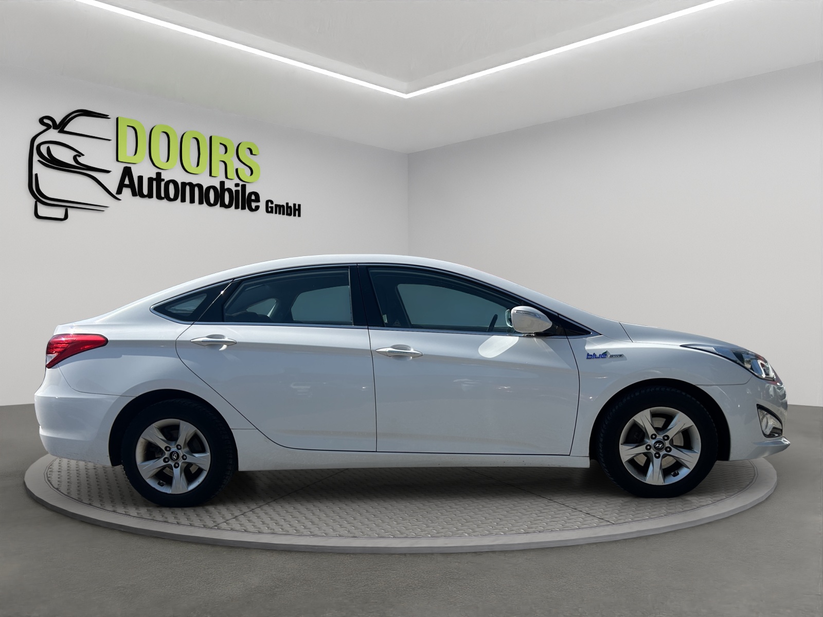 HYUNDAI 1.7 Diesel Limusine-image-6