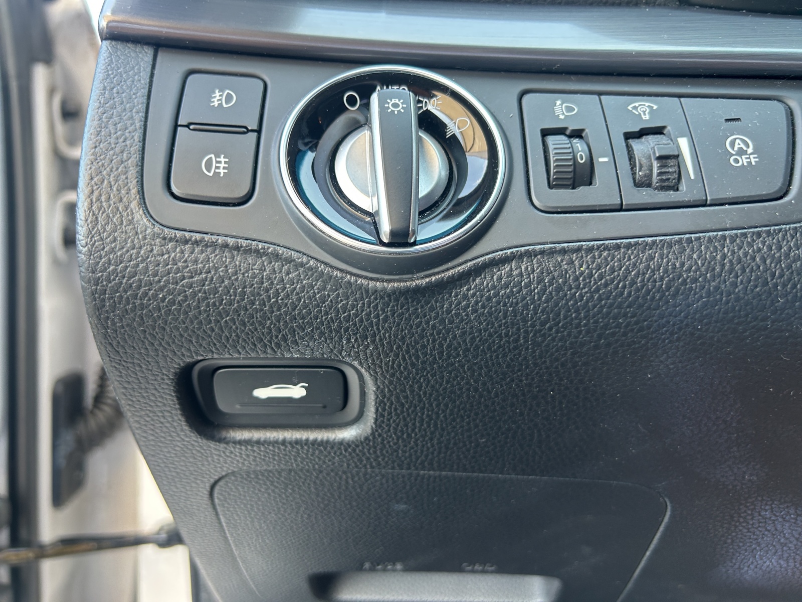 HYUNDAI 1.7 Diesel Limusine-image-16