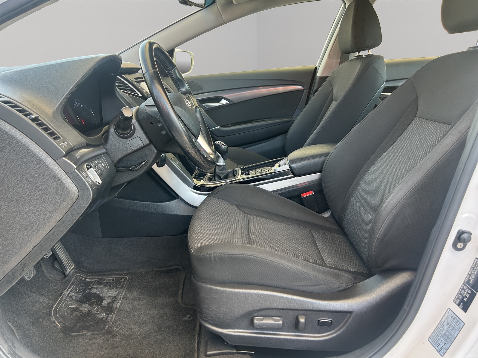 HYUNDAI 1.7 Diesel Limusine-image-9
