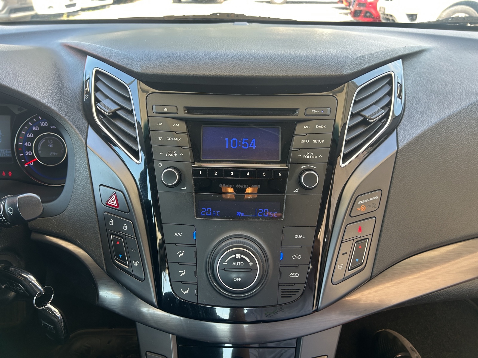 HYUNDAI 1.7 Diesel Limusine-image-17
