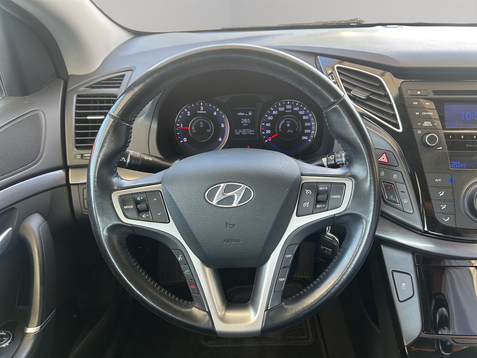 HYUNDAI 1.7 Diesel Limusine-image-13