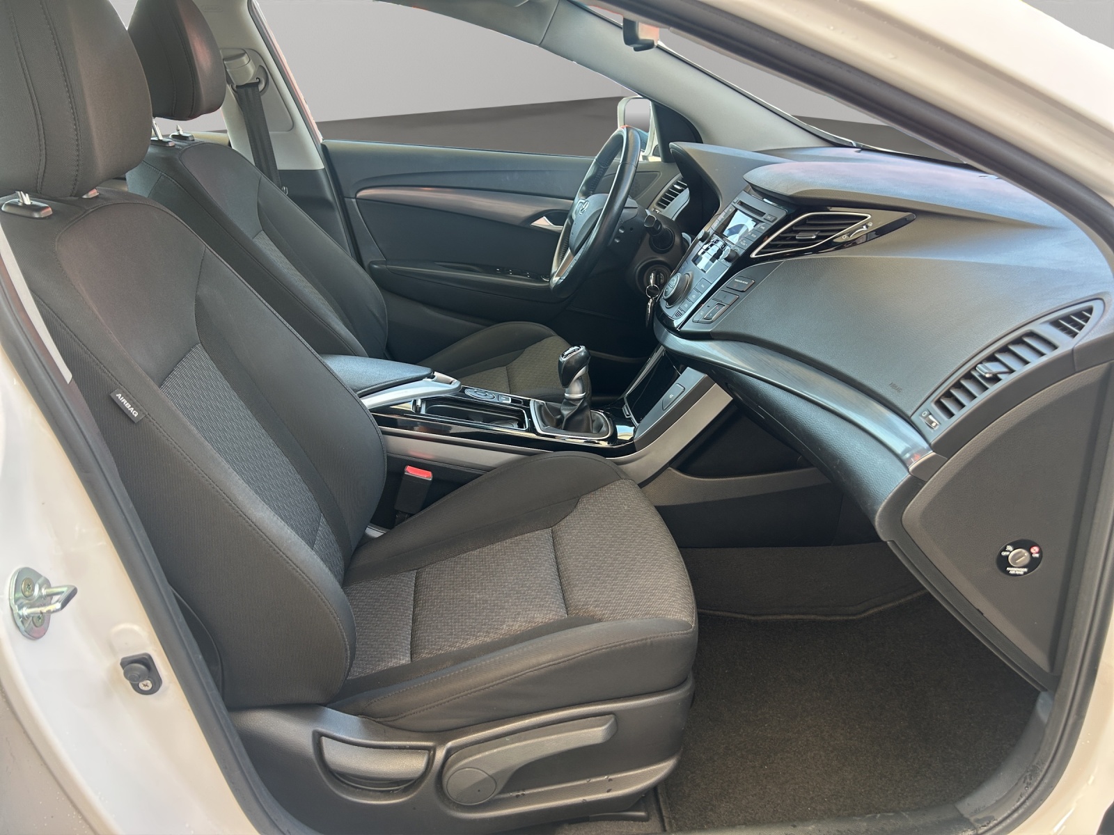 HYUNDAI 1.7 Diesel Limusine-image-19