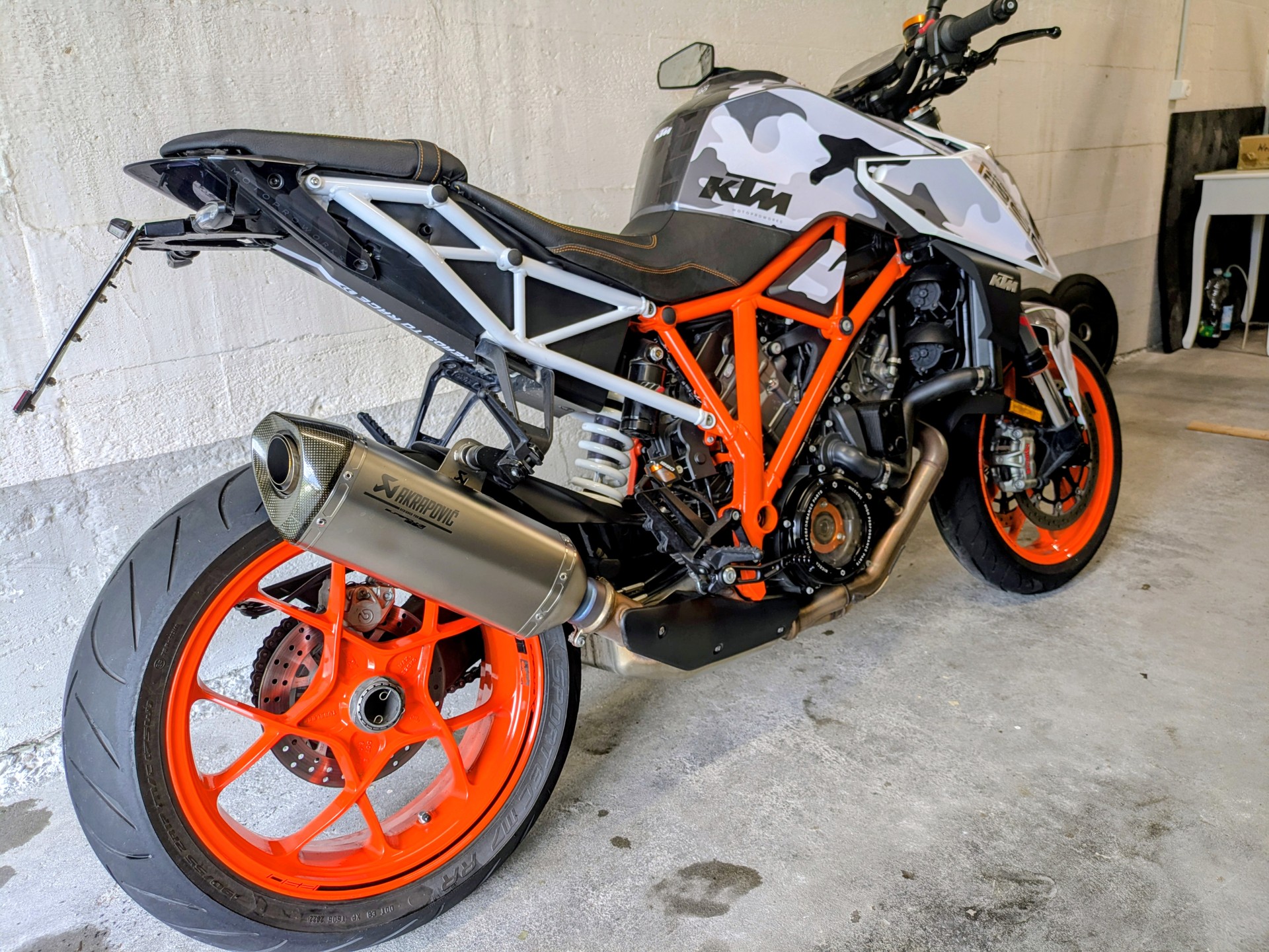 KTM 1290 Super Duke R-image-2