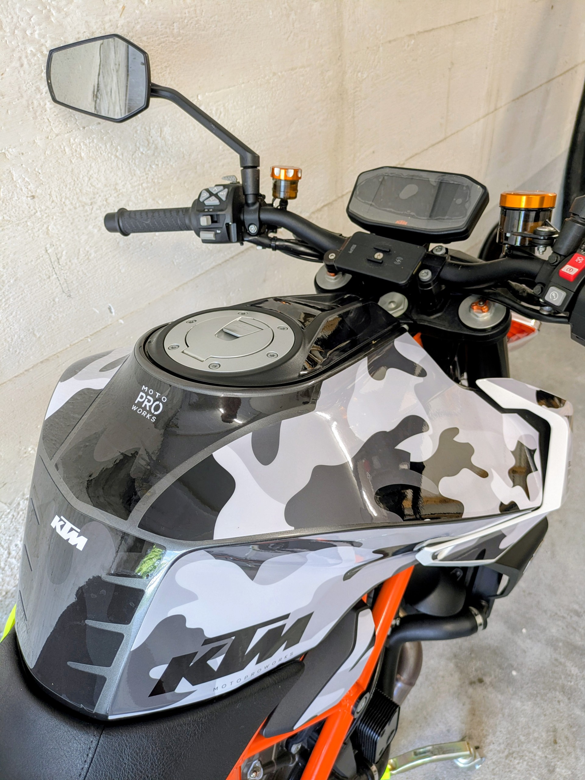 KTM 1290 Super Duke R-image-8