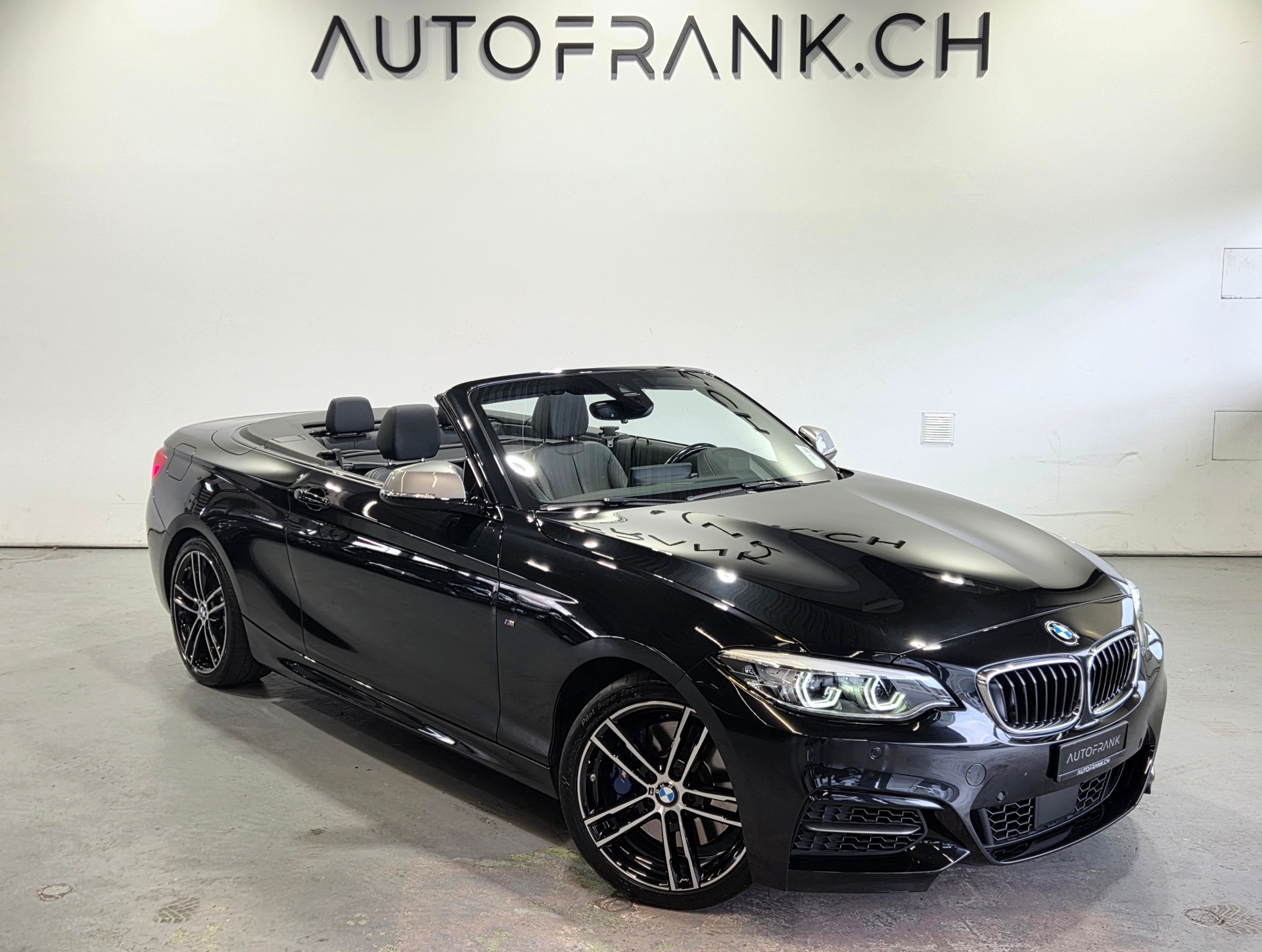 BMW M240i xDrive LCI Cabrio-showroom-element-1