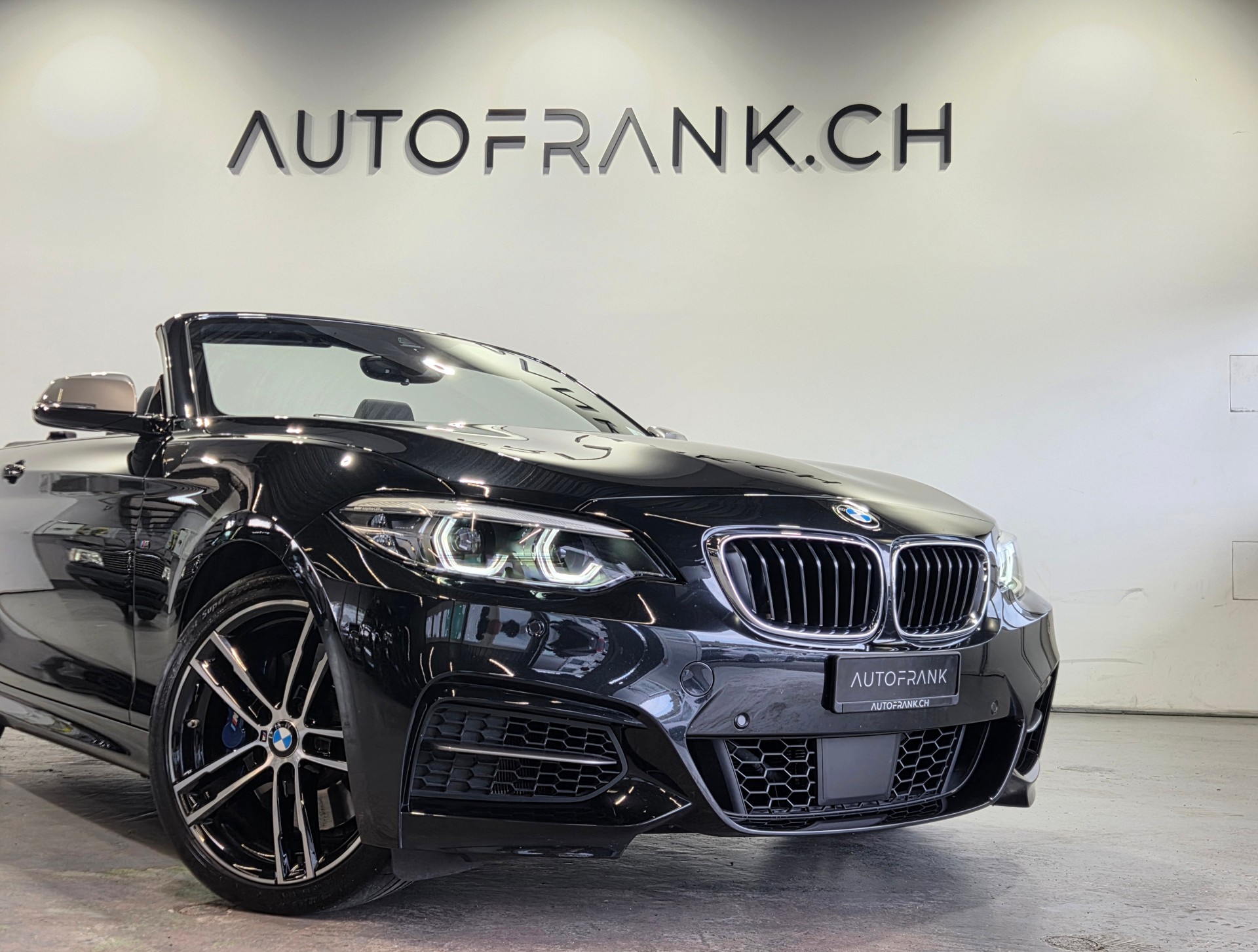 BMW M240i xDrive LCI Cabrio-showroom-element-2
