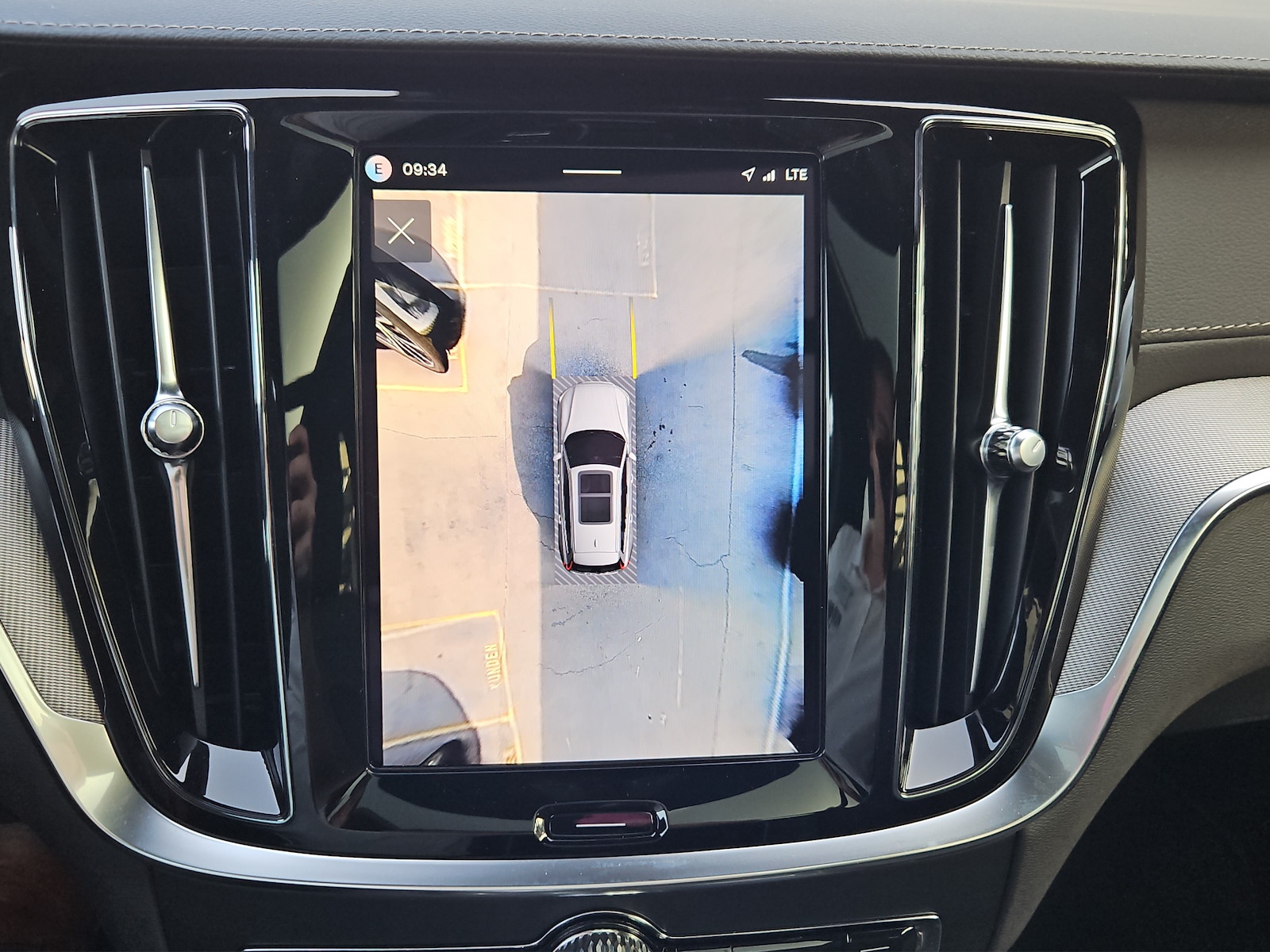 VOLVO V60 2.0 T6 TE Ultra Dark eAWD-image-15
