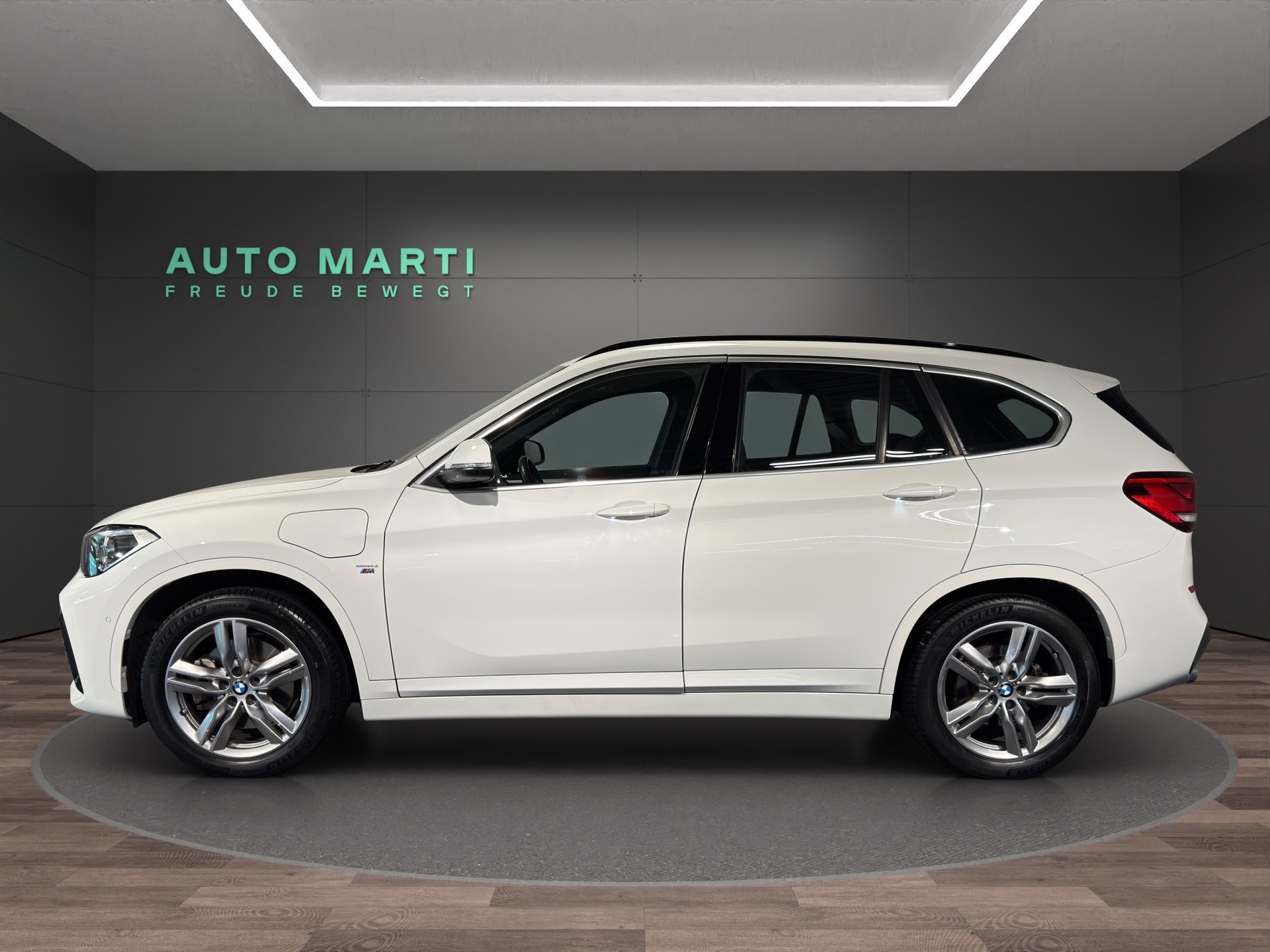 BMW X1 25e xDrive-showroom-element-2