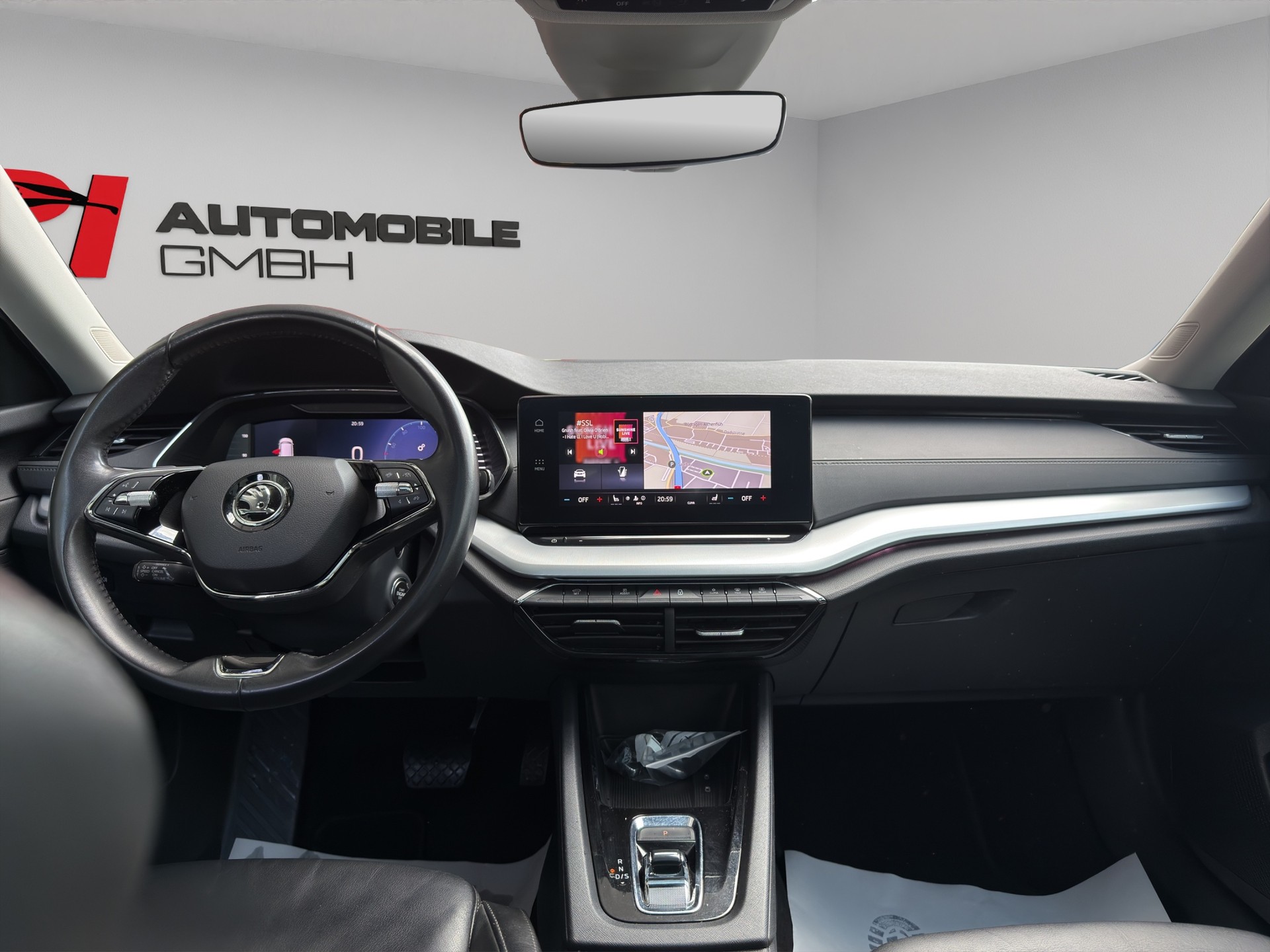 SKODA Octavia Combi 2.0 TDI DSG Ambition-image-11