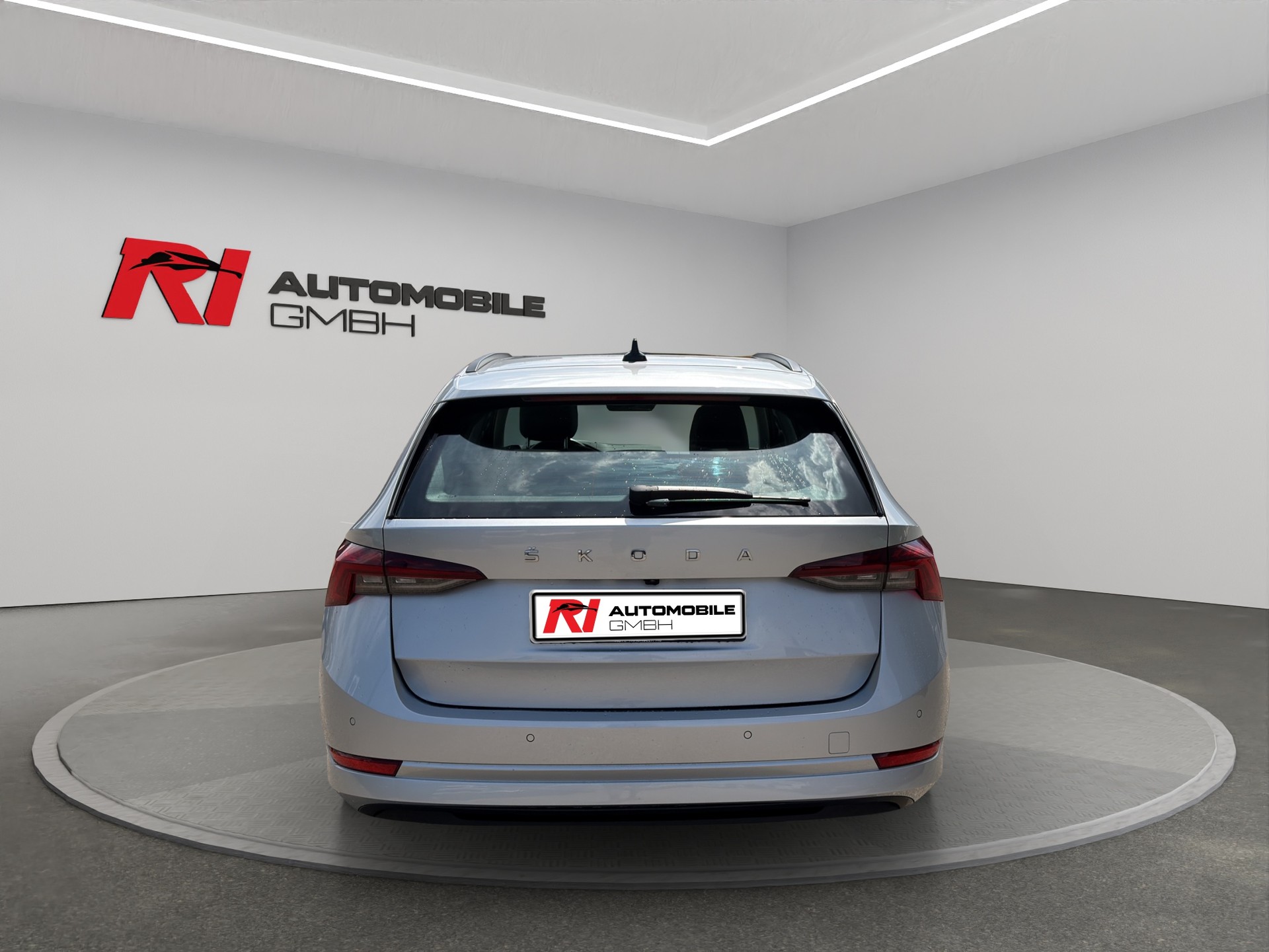 SKODA Octavia Combi 2.0 TDI DSG Ambition-image-4