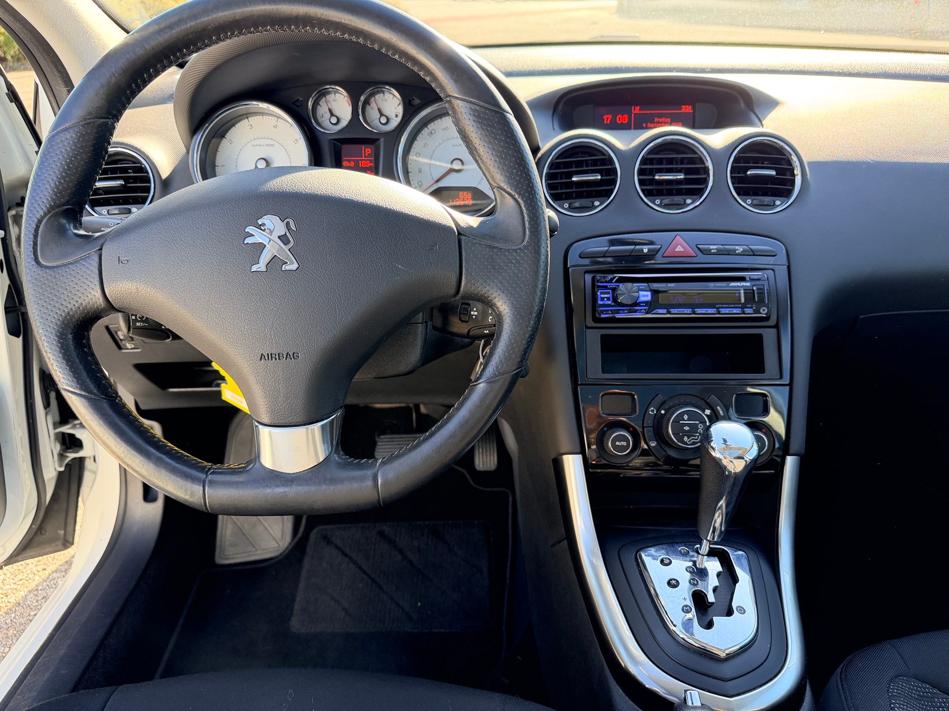 PEUGEOT 308 1.6 16V T Sport Pack Automatic-image-16