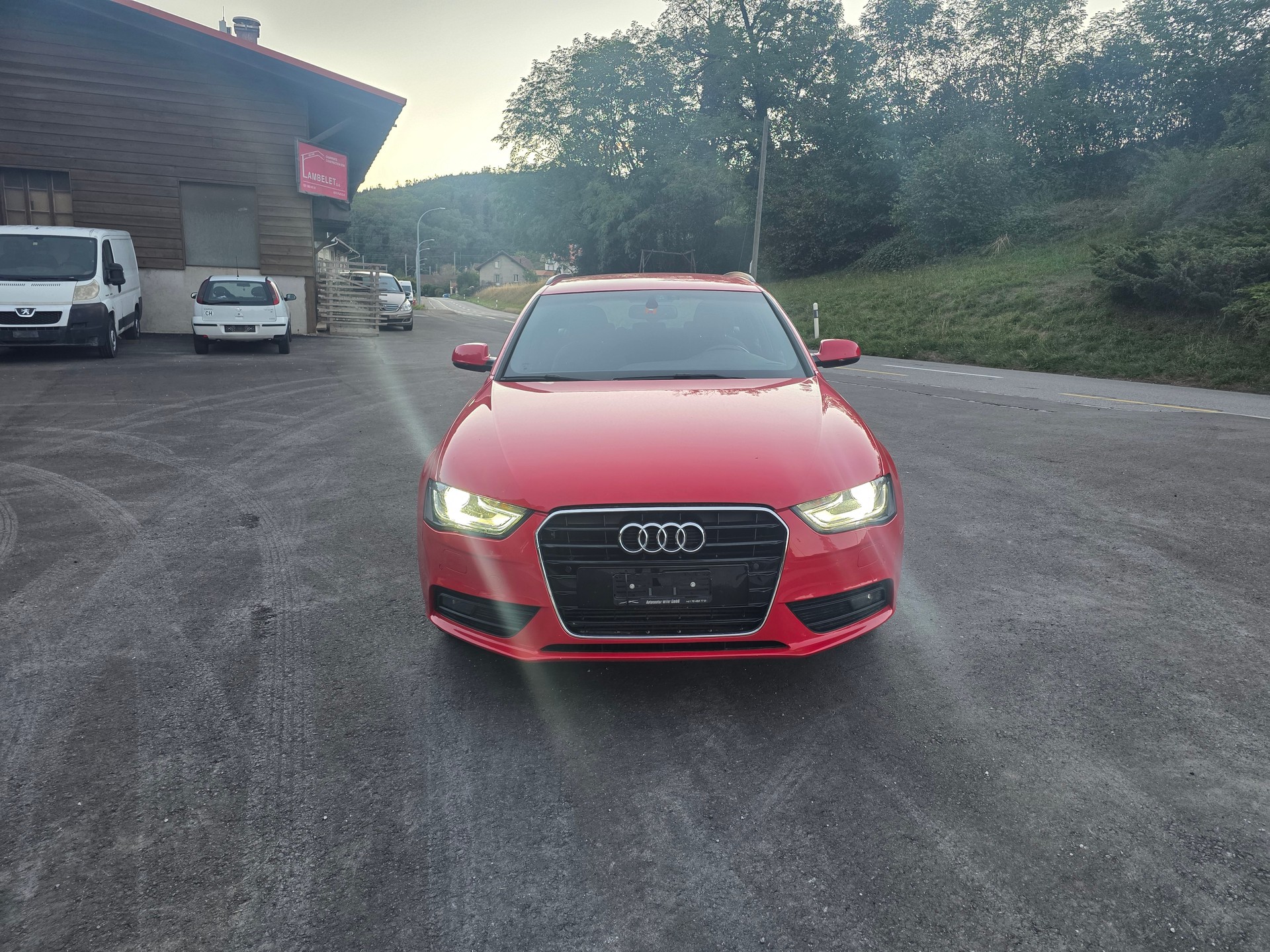 AUDI A4 Avant 1.8 TFSI quattro-image-2