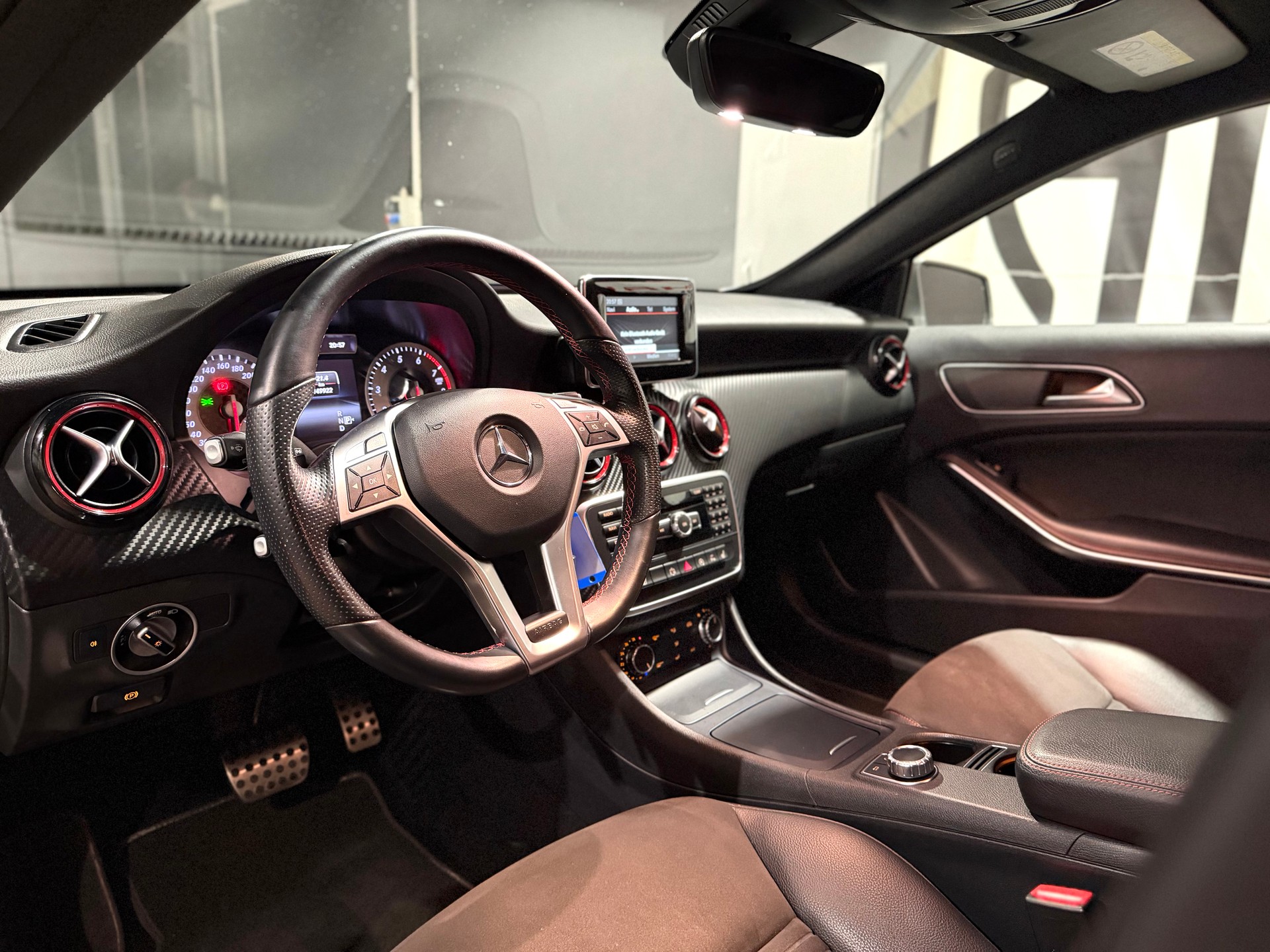 MERCEDES-BENZ A 250 AMG Line 4Matic 7G-DCT-image-19
