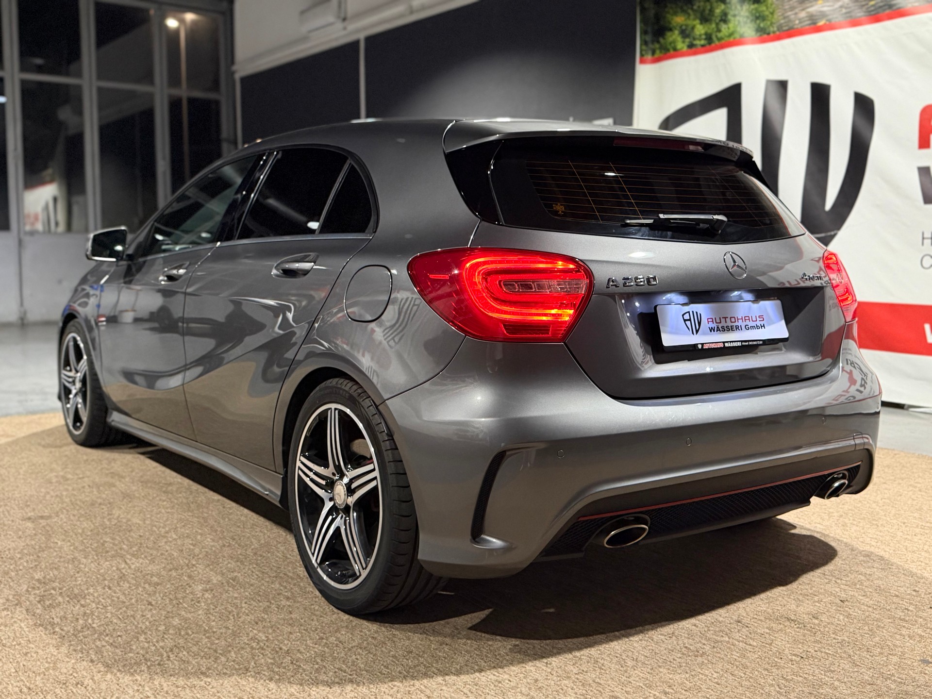 MERCEDES-BENZ A 250 AMG Line 4Matic 7G-DCT-image-4