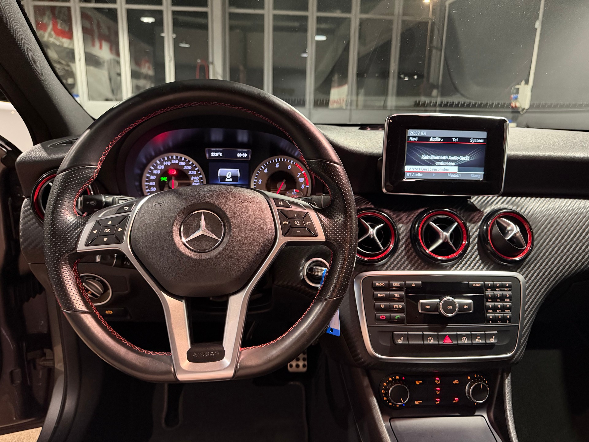 MERCEDES-BENZ A 250 AMG Line 4Matic 7G-DCT-image-18
