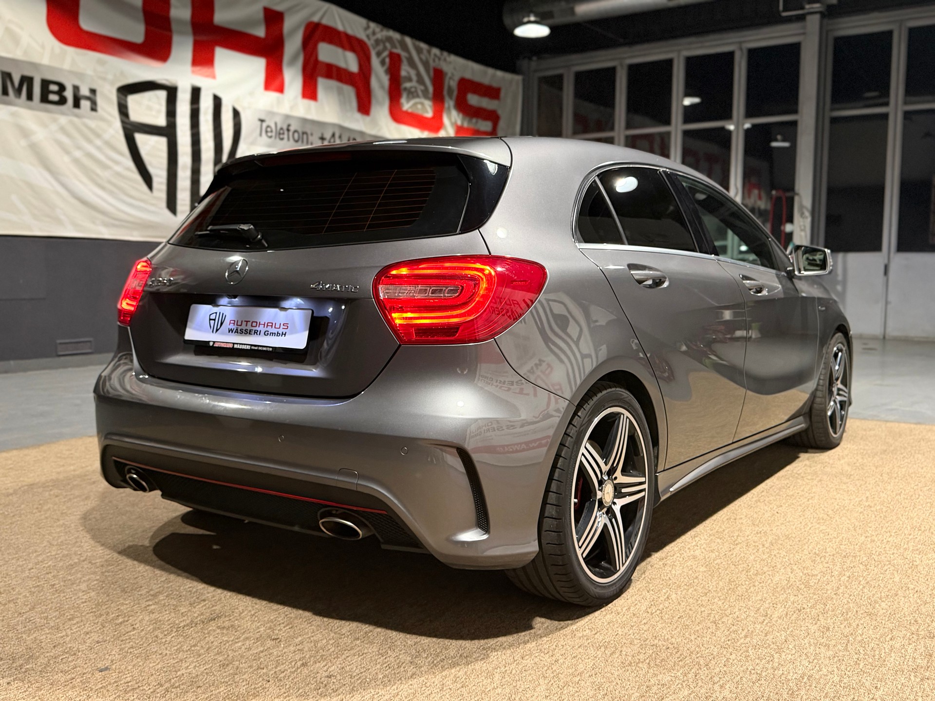 MERCEDES-BENZ A 250 AMG Line 4Matic 7G-DCT-showroom-element-2