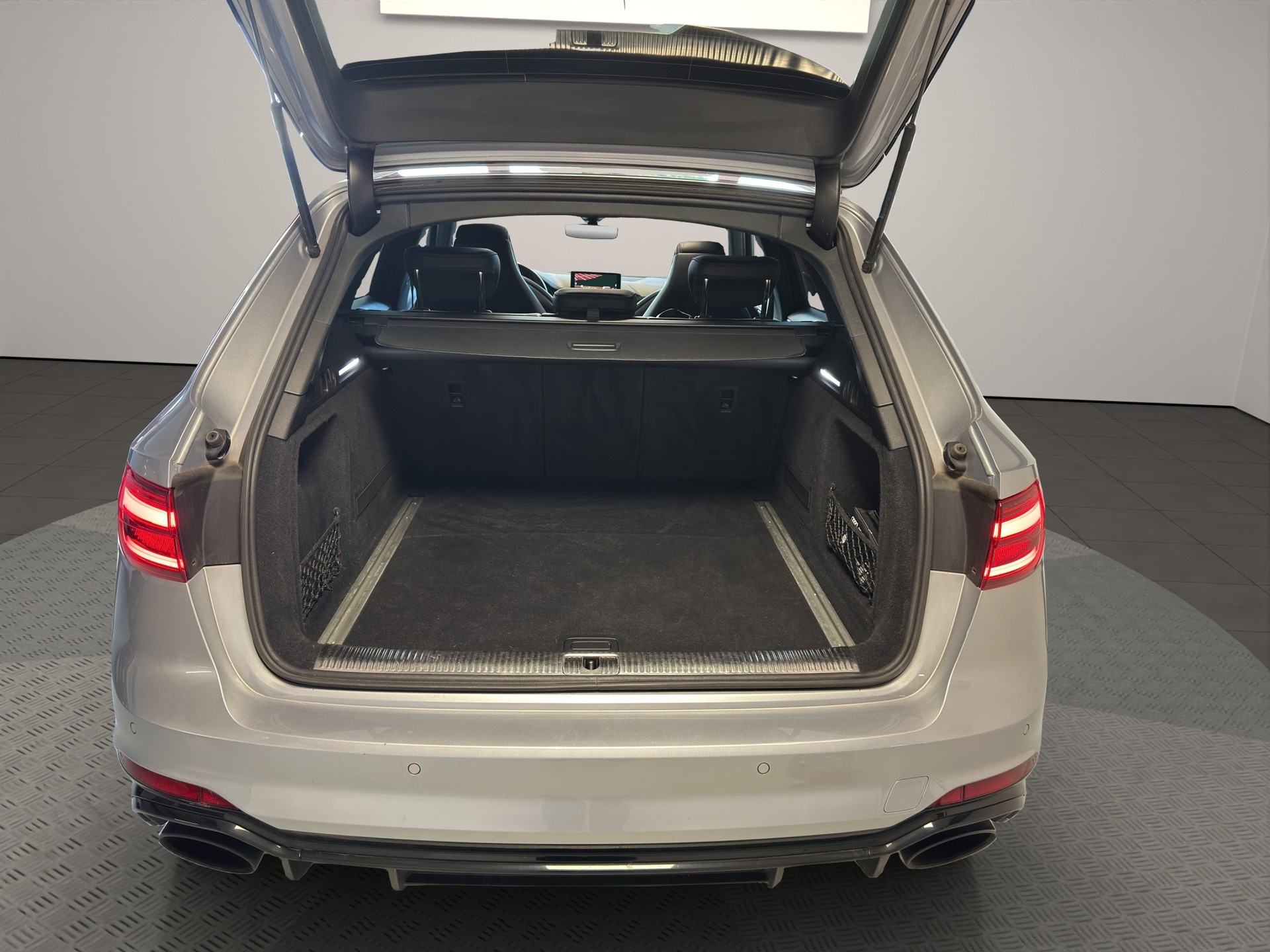 AUDI RS4 Avant 2.9 TFSI quattro tiptronic-image-6