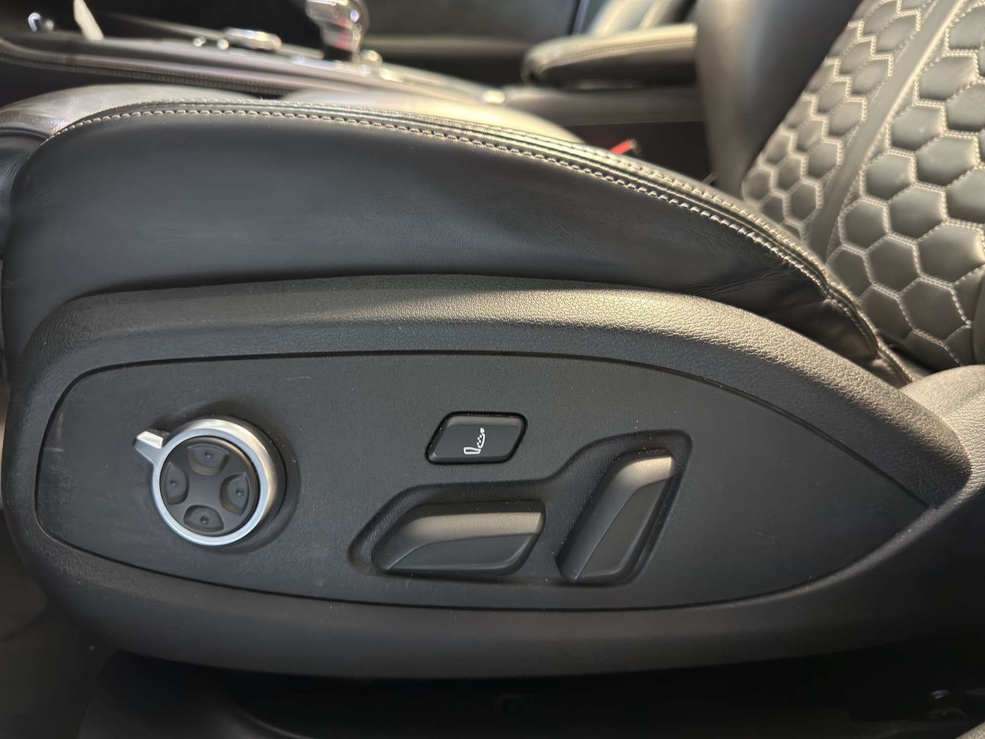 AUDI RS4 Avant 2.9 TFSI quattro tiptronic-image-9