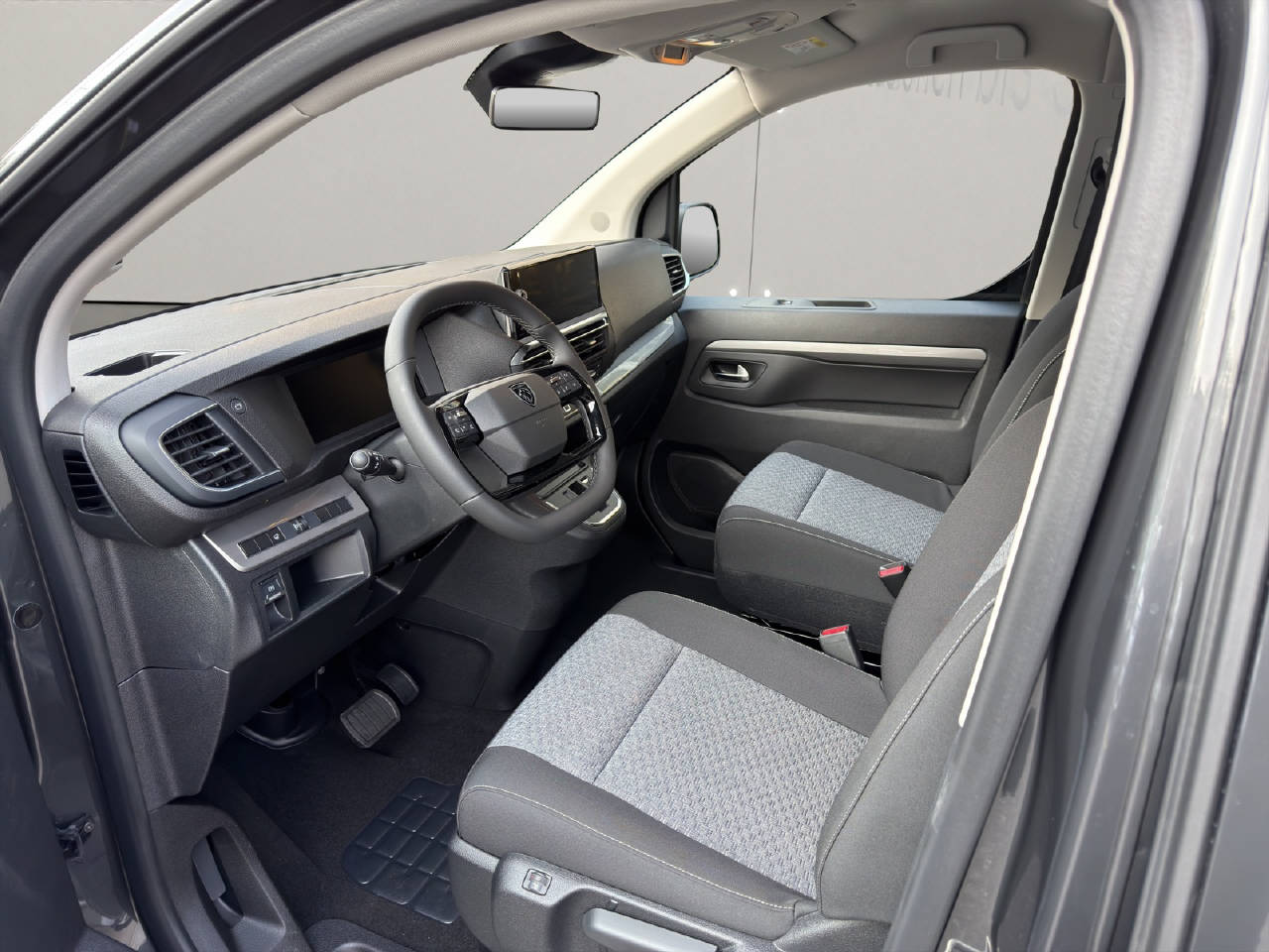 PEUGEOT Traveller Standard 2.2 BlueHDi 180 Family Edition S/S-showroom-element-3
