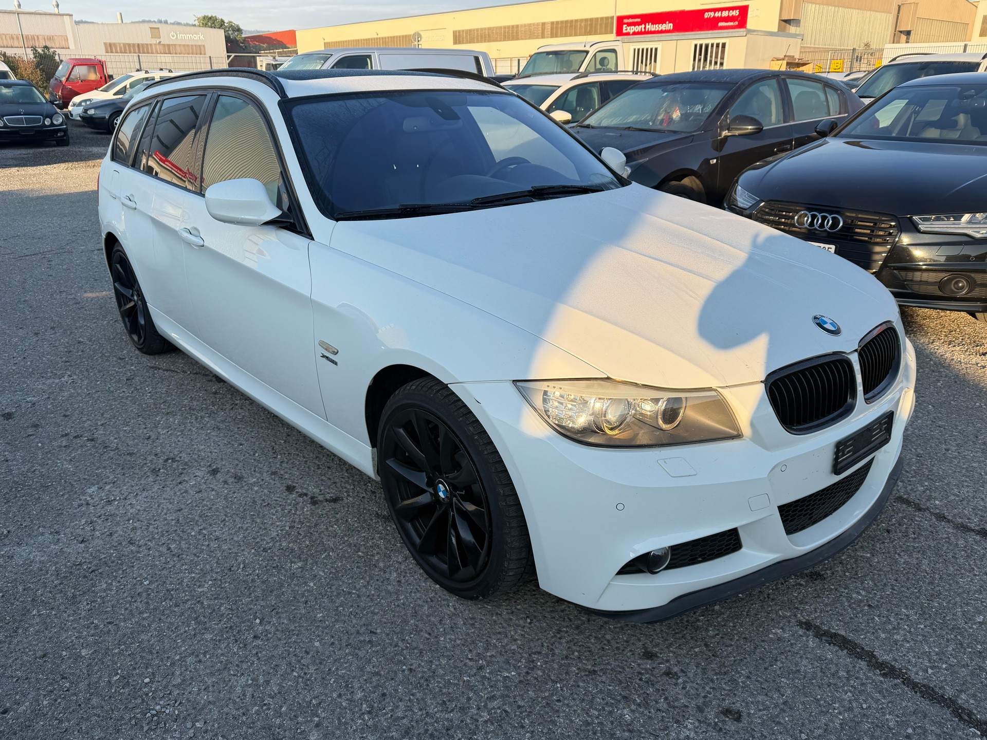BMW 320d xDrive Touring-showroom-element-2