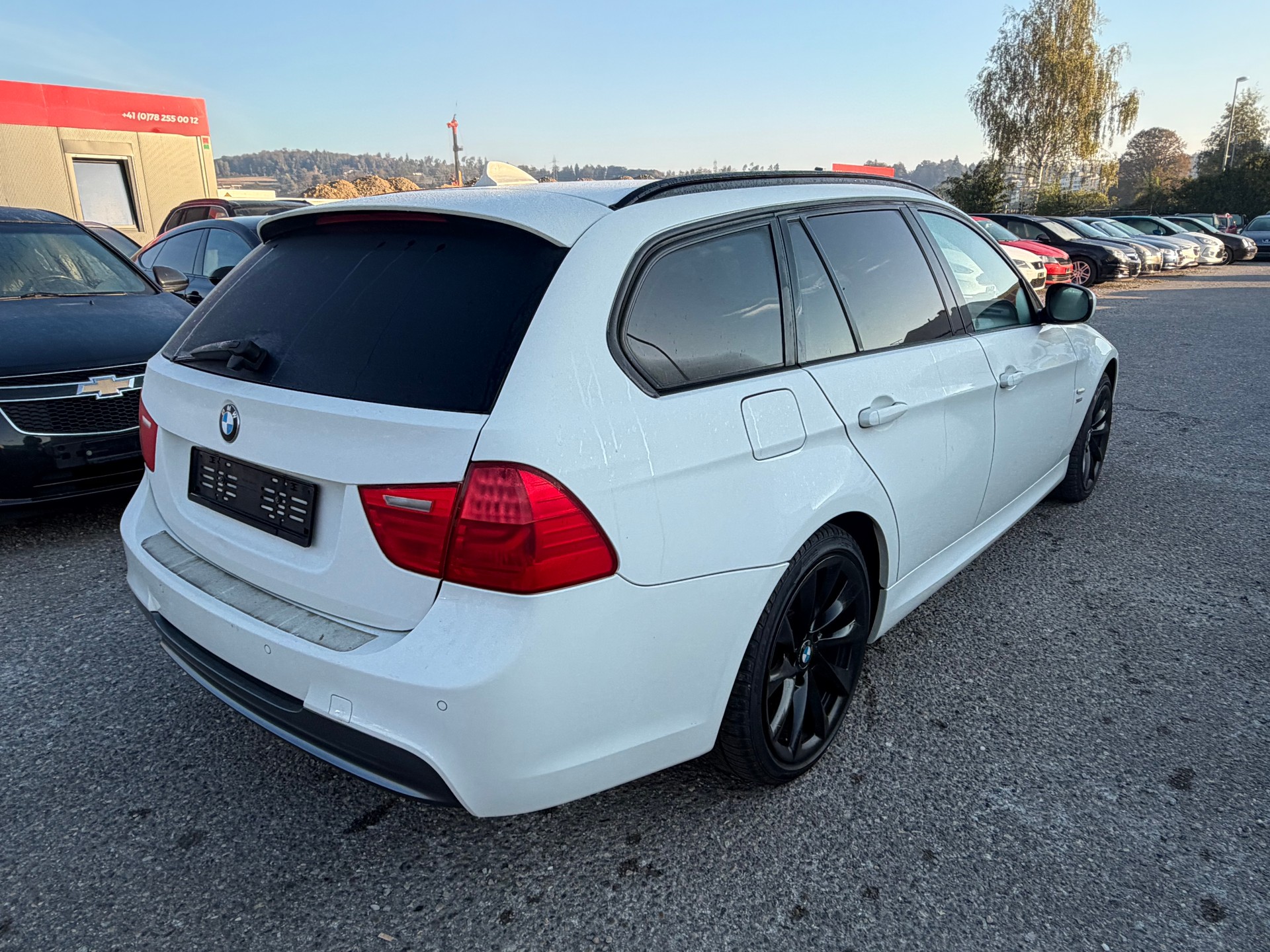 BMW 320d xDrive Touring-showroom-element-3