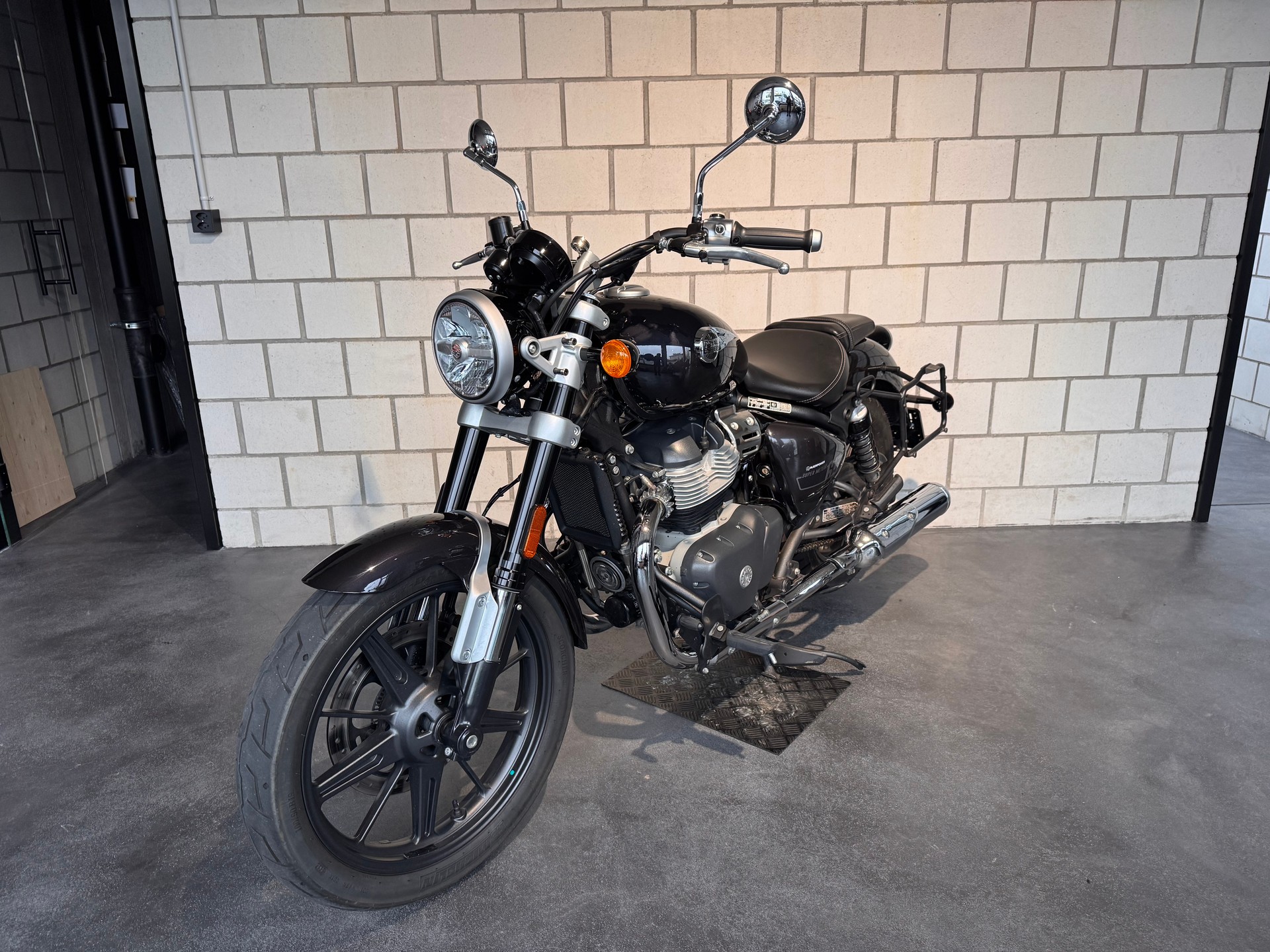ROYAL ENFIELD Super Meteor 650 Astral-image-1