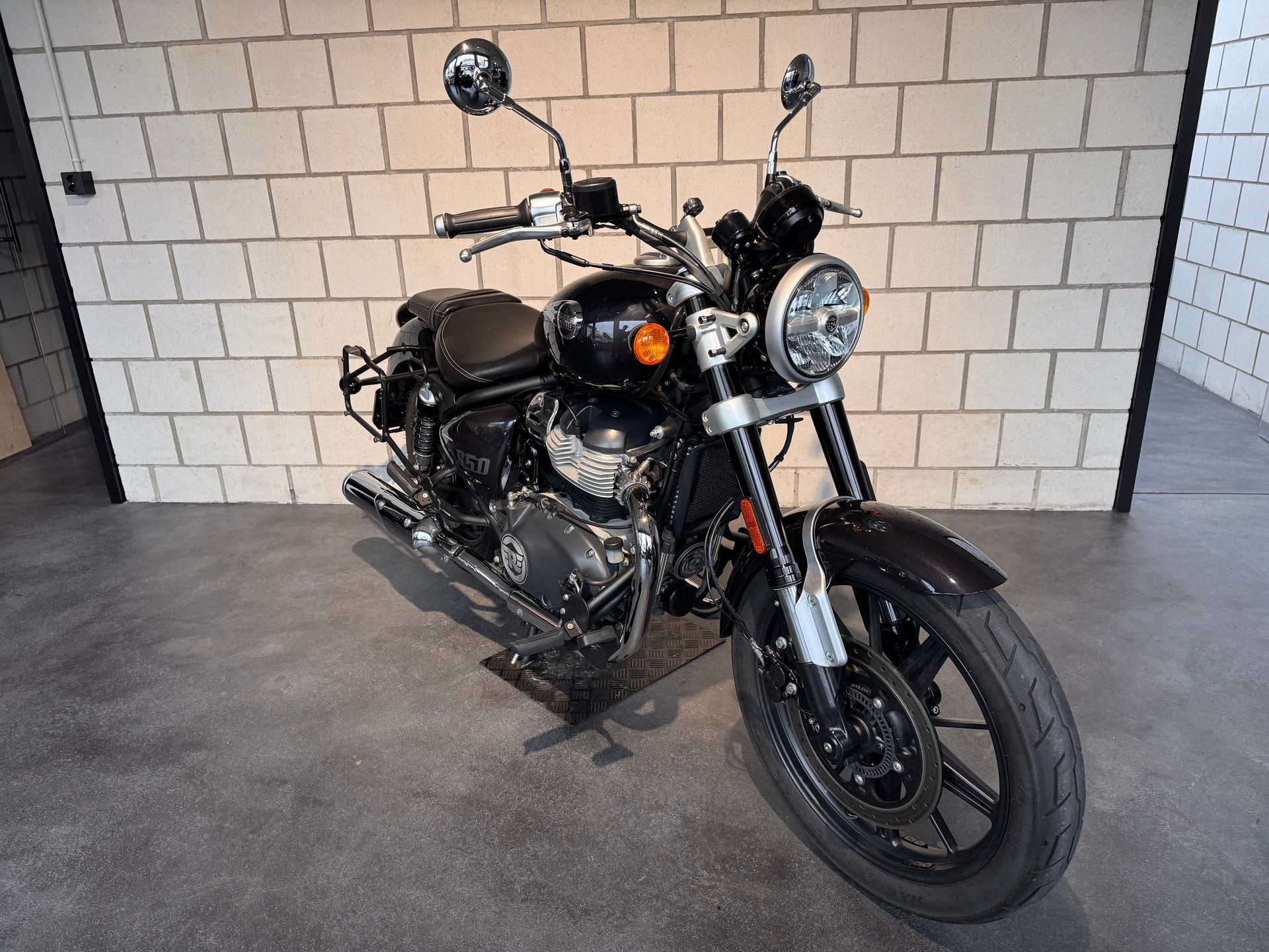 ROYAL ENFIELD Super Meteor 650 Astral-image-2