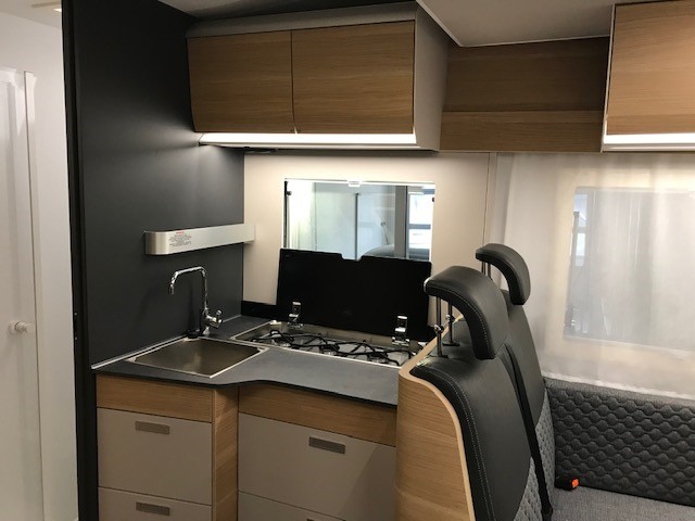 ADRIA Matrix Axess 650 DL (A303)-image-4