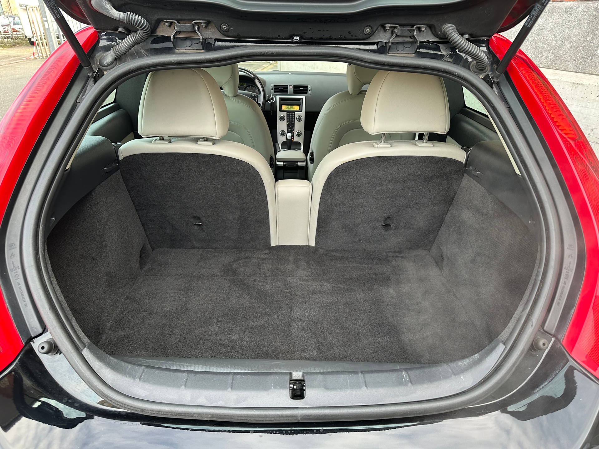 VOLVO C30 T5 Momentum Geartronic-image-23