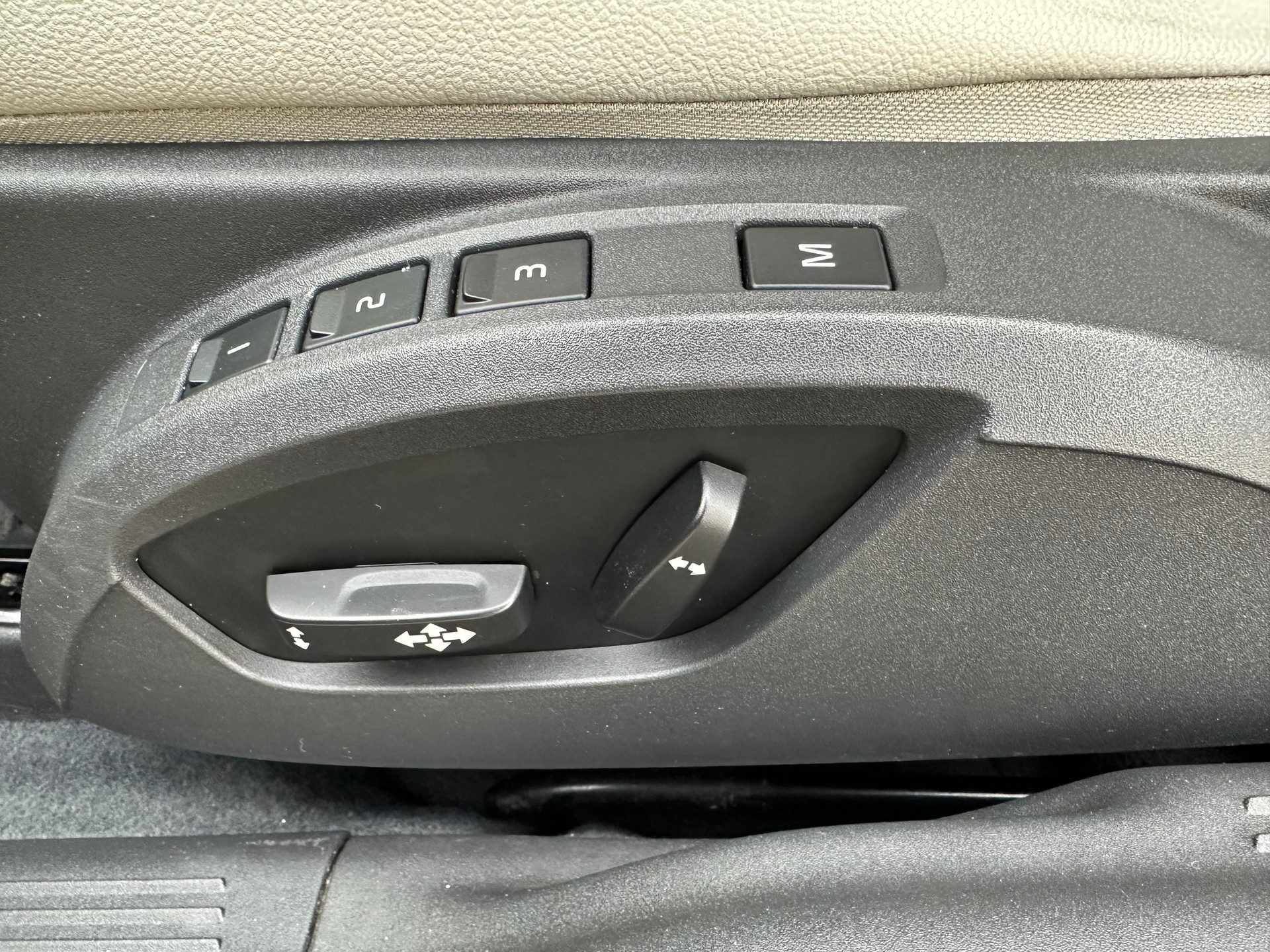 VOLVO C30 T5 Momentum Geartronic-image-13
