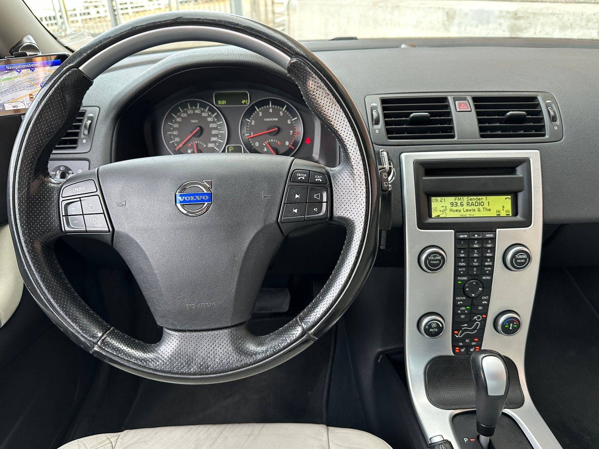 VOLVO C30 T5 Momentum Geartronic-image-10